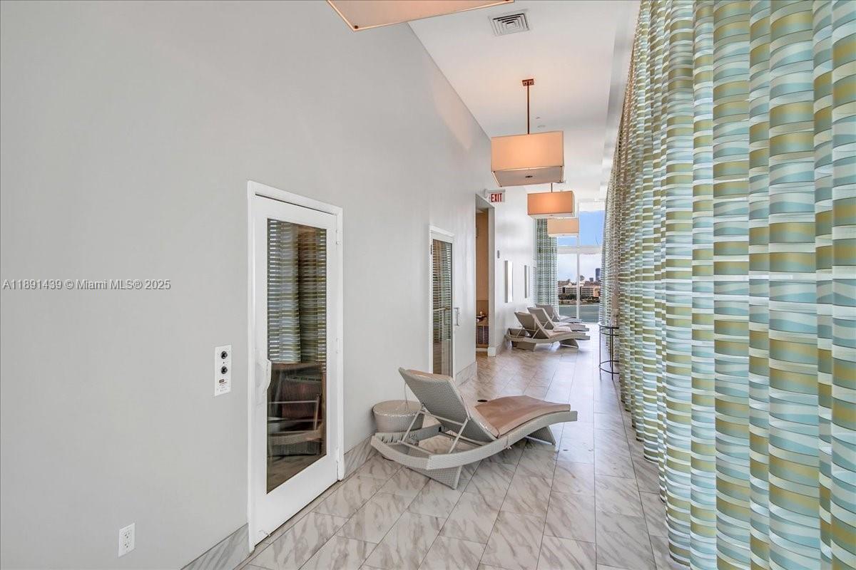 50 Biscayne Blvd #512, Miami FL 33132