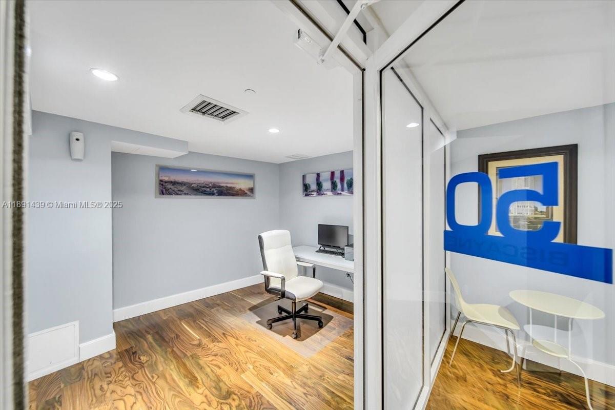 50 Biscayne Blvd #512, Miami FL 33132