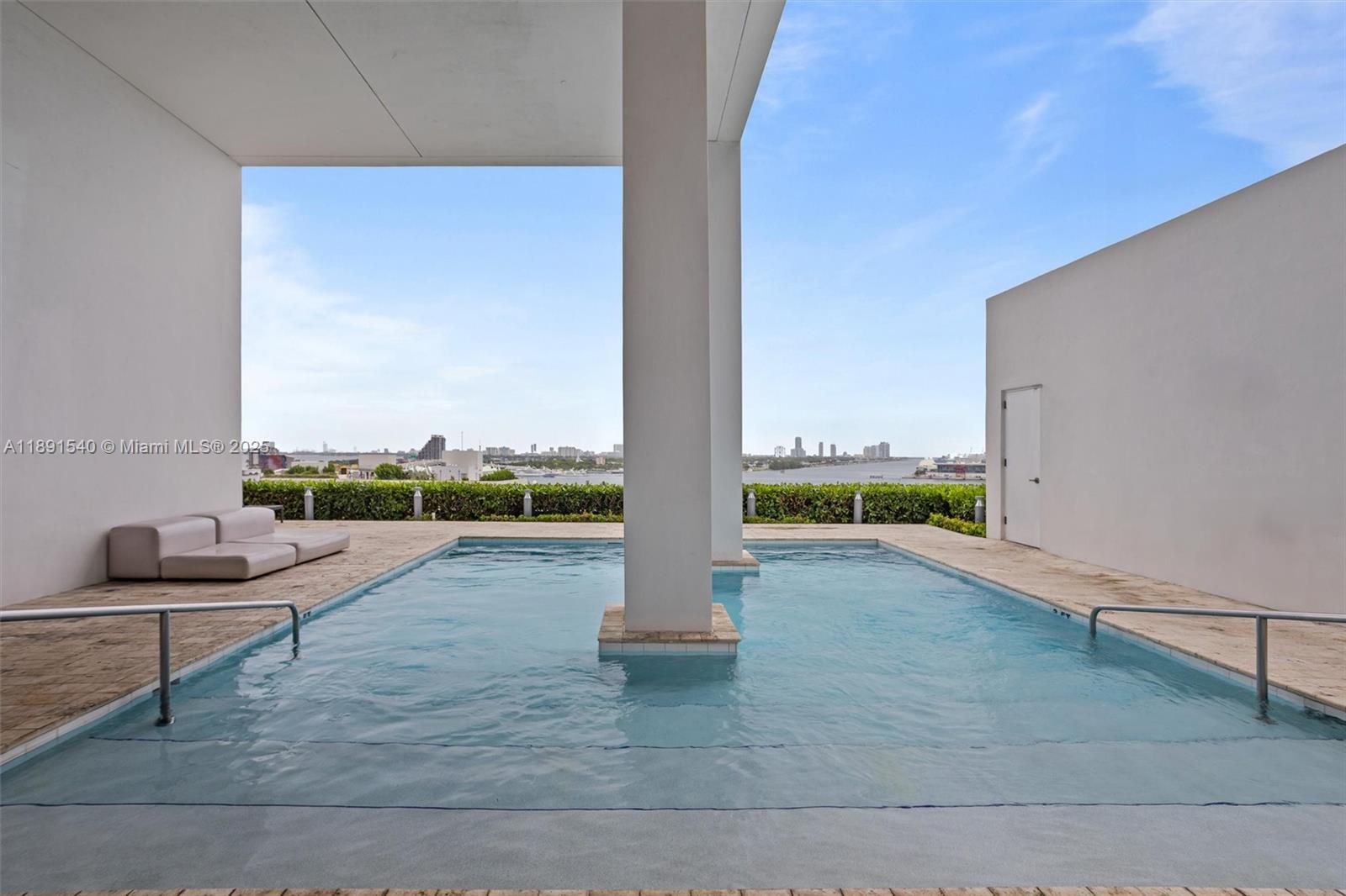 1040 Biscayne Blvd #2108, Miami FL 33132