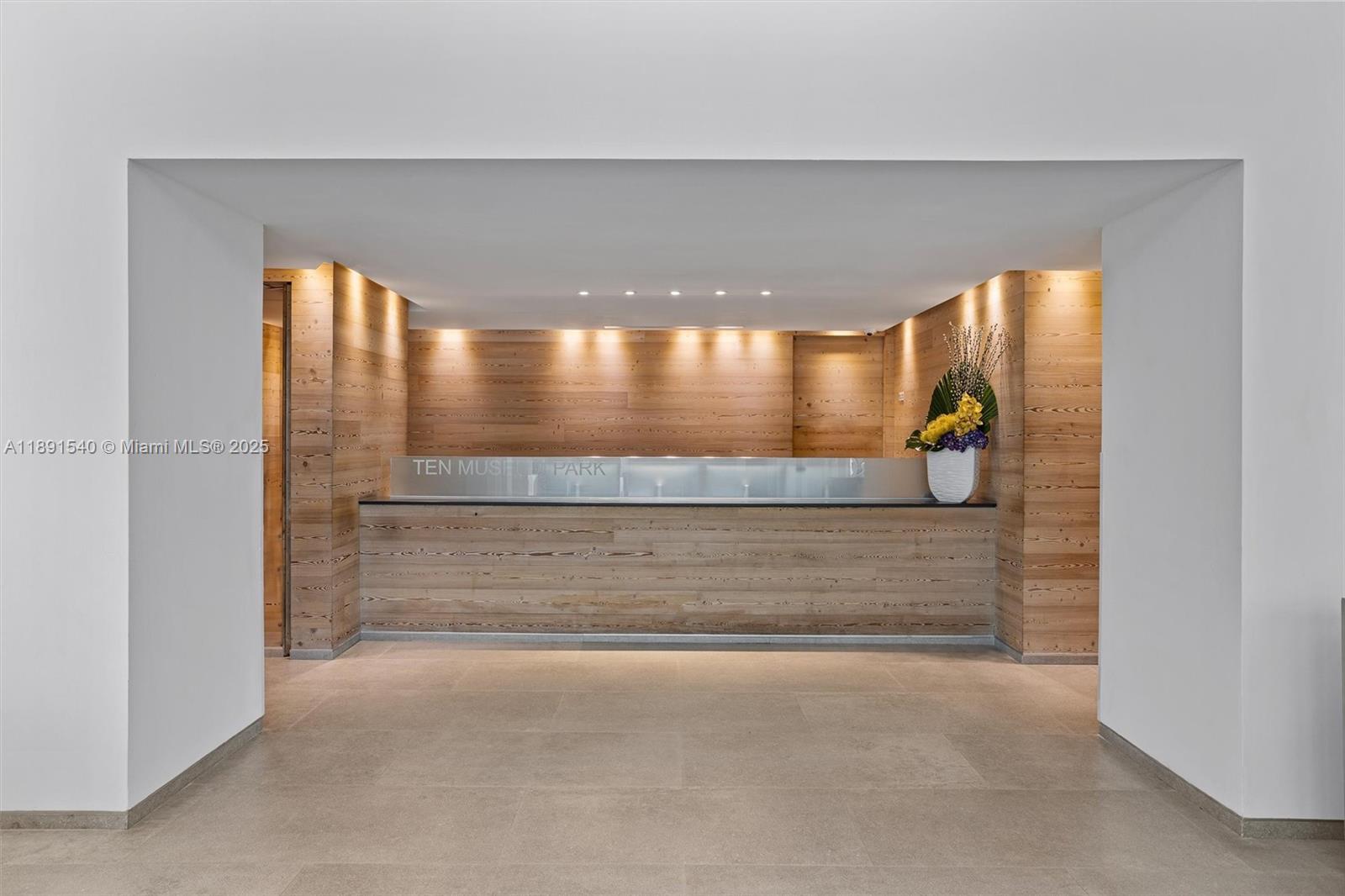 1040 Biscayne Blvd #2108, Miami FL 33132