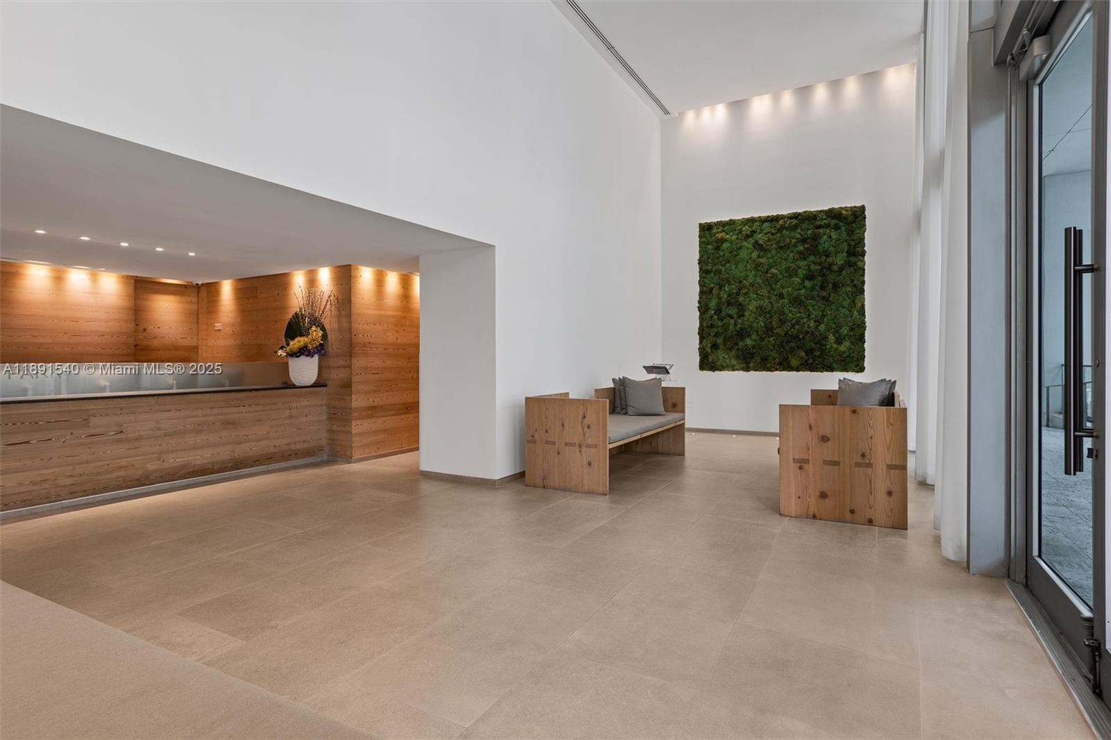 1040 Biscayne Blvd #2108, Miami FL 33132