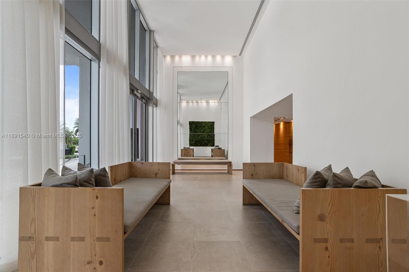 1040 Biscayne Blvd #2108, Miami FL 33132