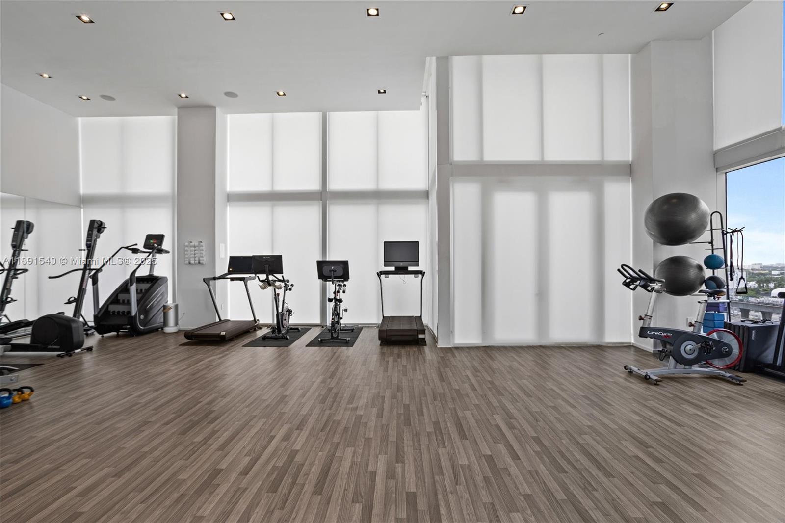 1040 Biscayne Blvd #2108, Miami FL 33132