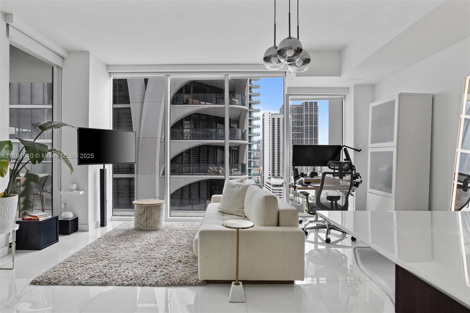 1040 Biscayne Blvd #2108, Miami FL 33132