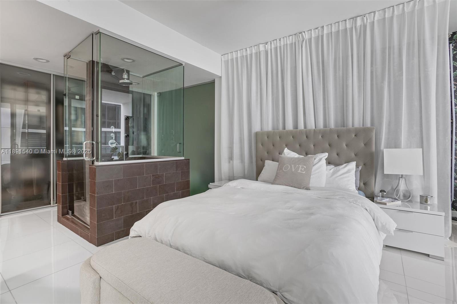 1040 Biscayne Blvd #2108, Miami FL 33132