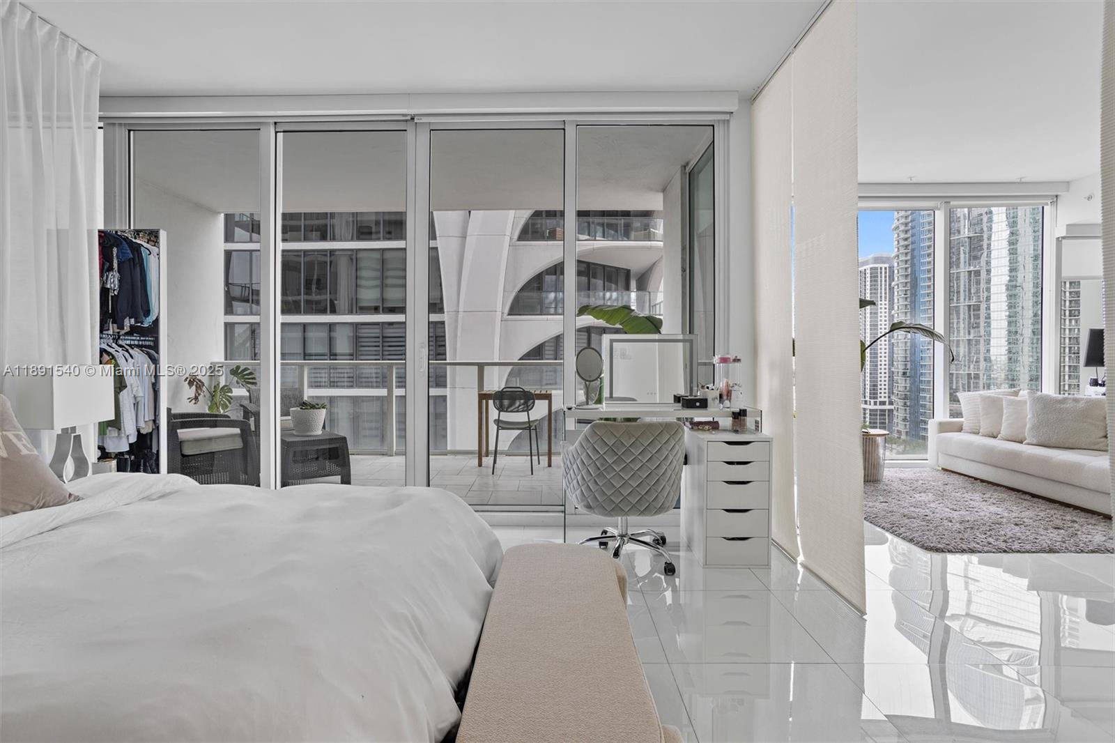 1040 Biscayne Blvd #2108, Miami FL 33132
