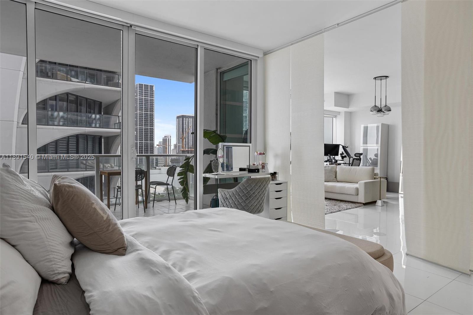 1040 Biscayne Blvd #2108, Miami FL 33132