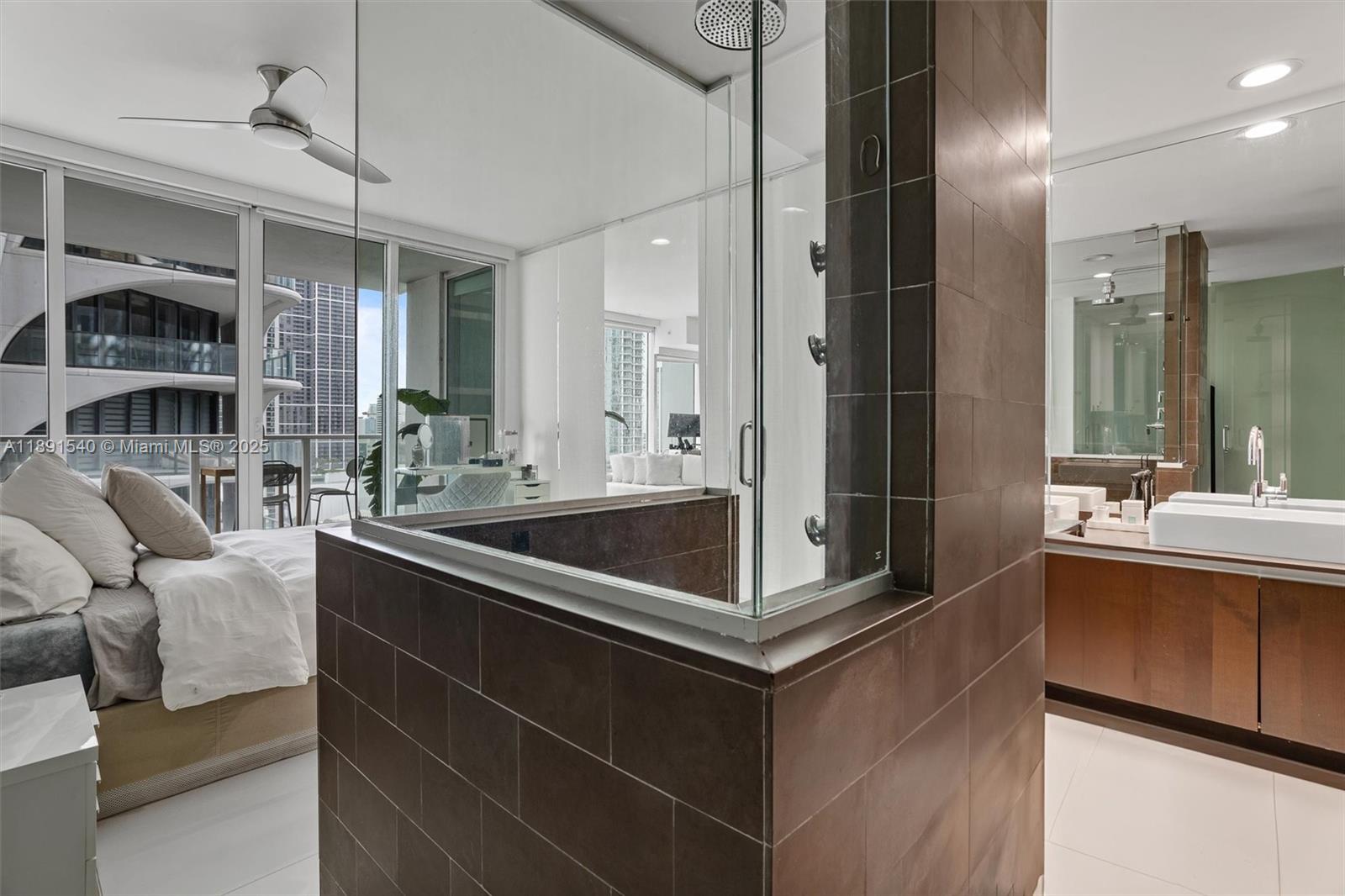1040 Biscayne Blvd #2108, Miami FL 33132