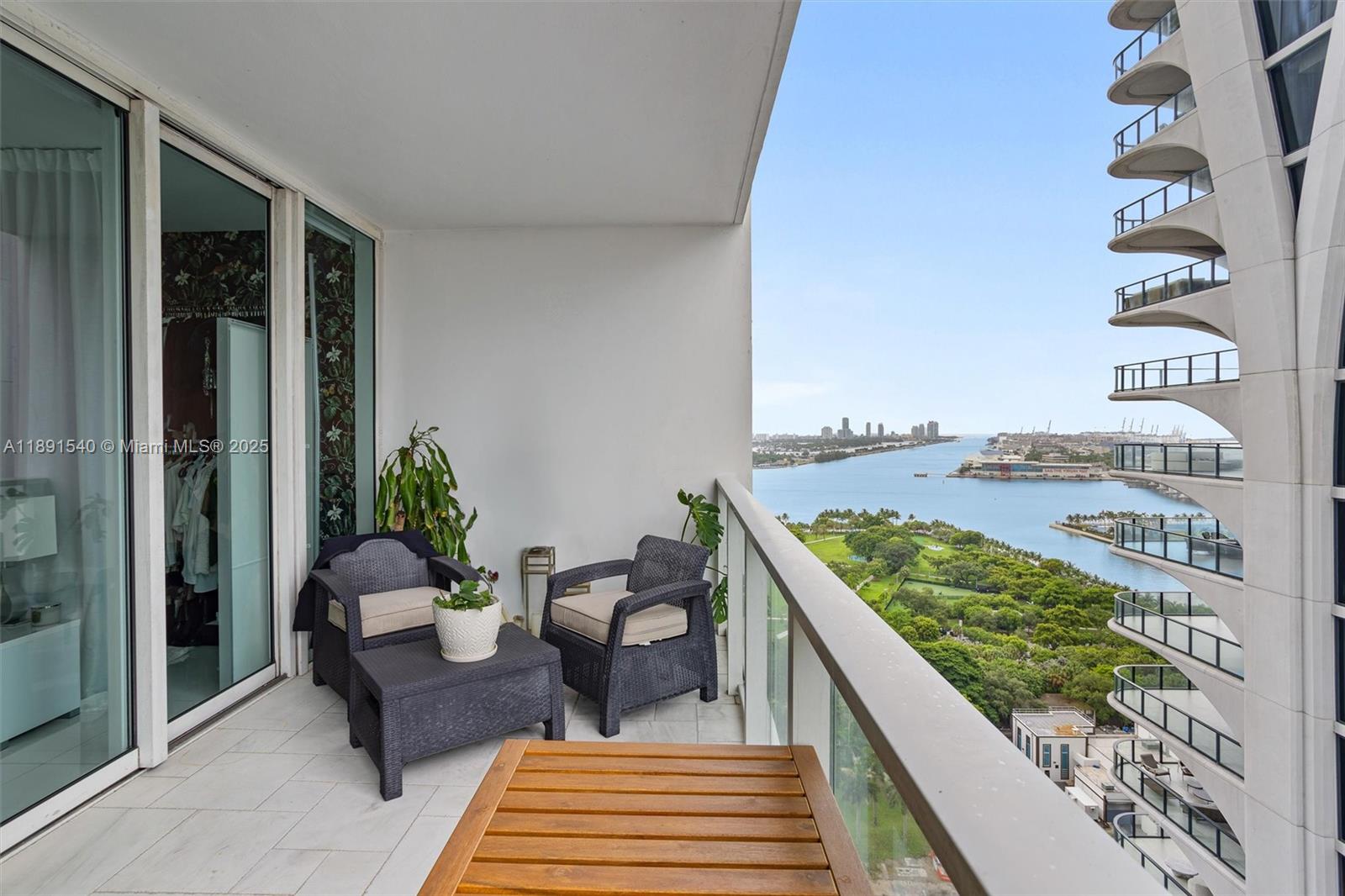 1040 Biscayne Blvd #2108, Miami FL 33132