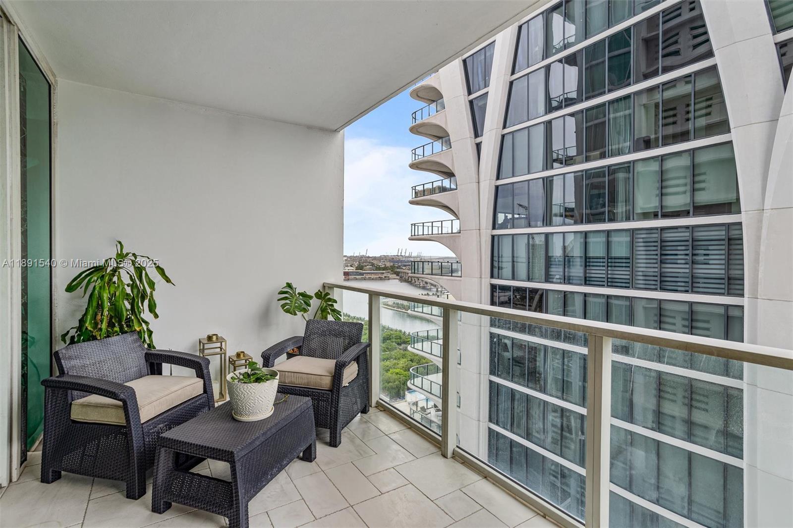 1040 Biscayne Blvd #2108, Miami FL 33132