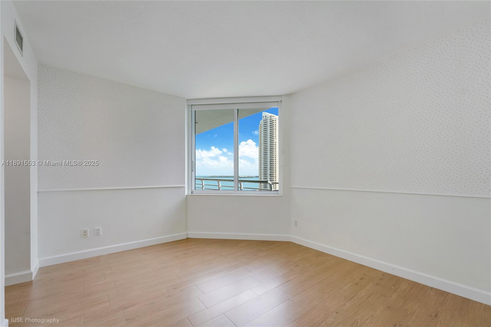 325 S Biscayne Blvd #1721, Miami FL 33131