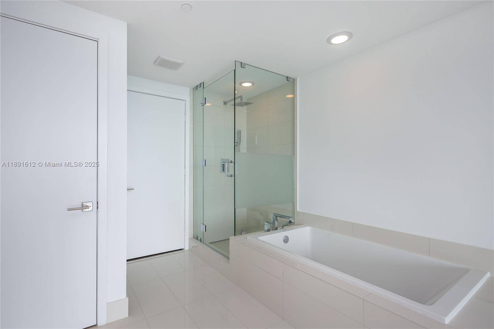 650 NE 32nd St #2403, Miami FL 33137