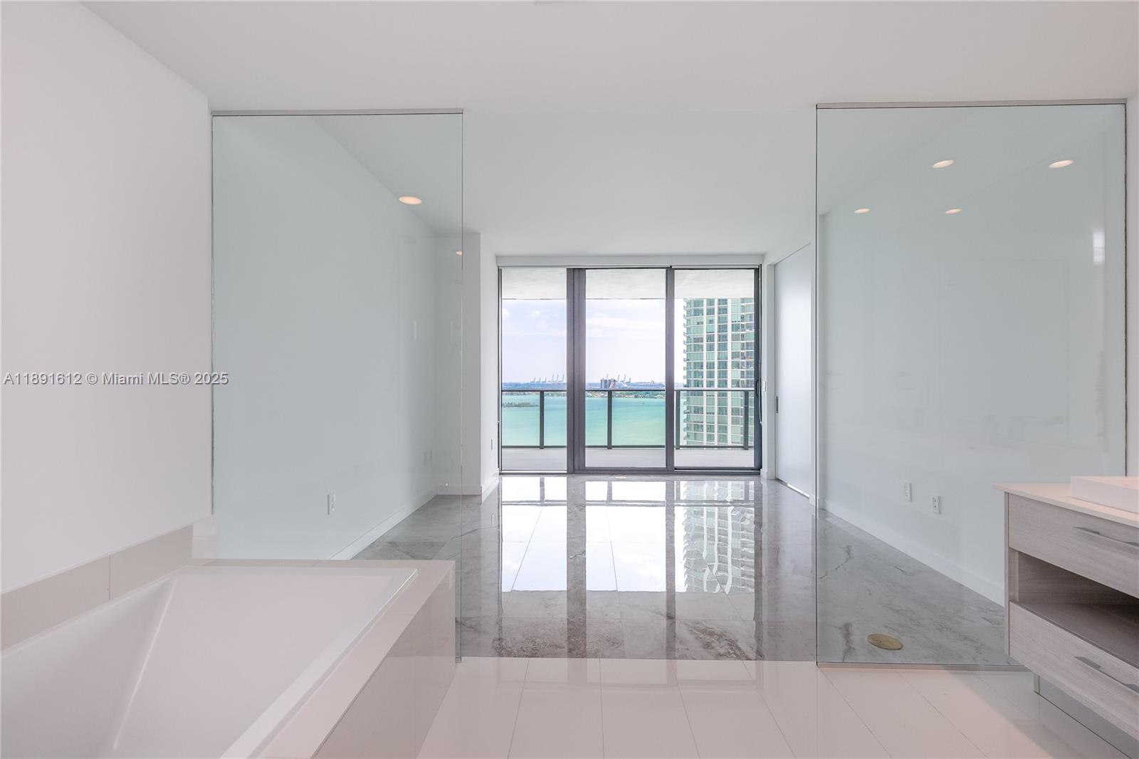 650 NE 32nd St #2403, Miami FL 33137