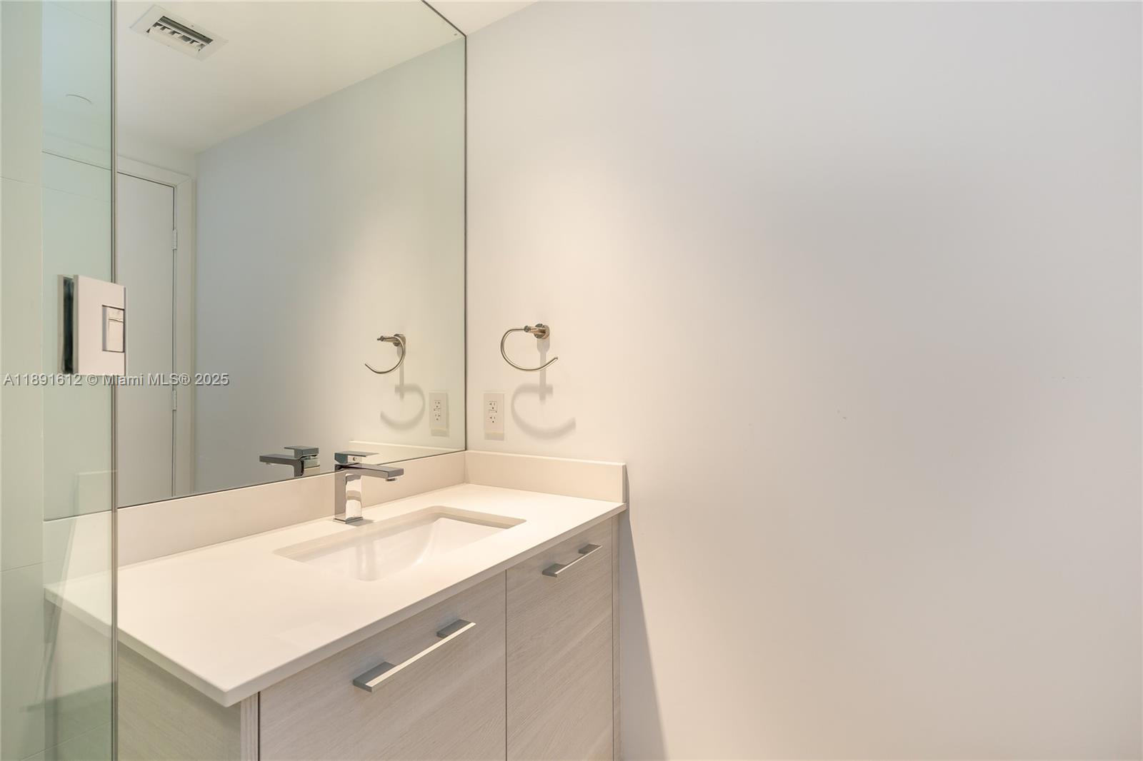 650 NE 32nd St #2403, Miami FL 33137