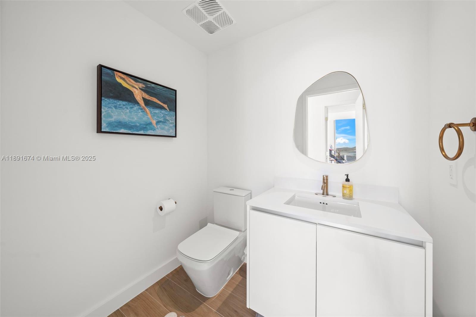 2678 Tigertail Avenue #1101, Coconut Grove FL 33133