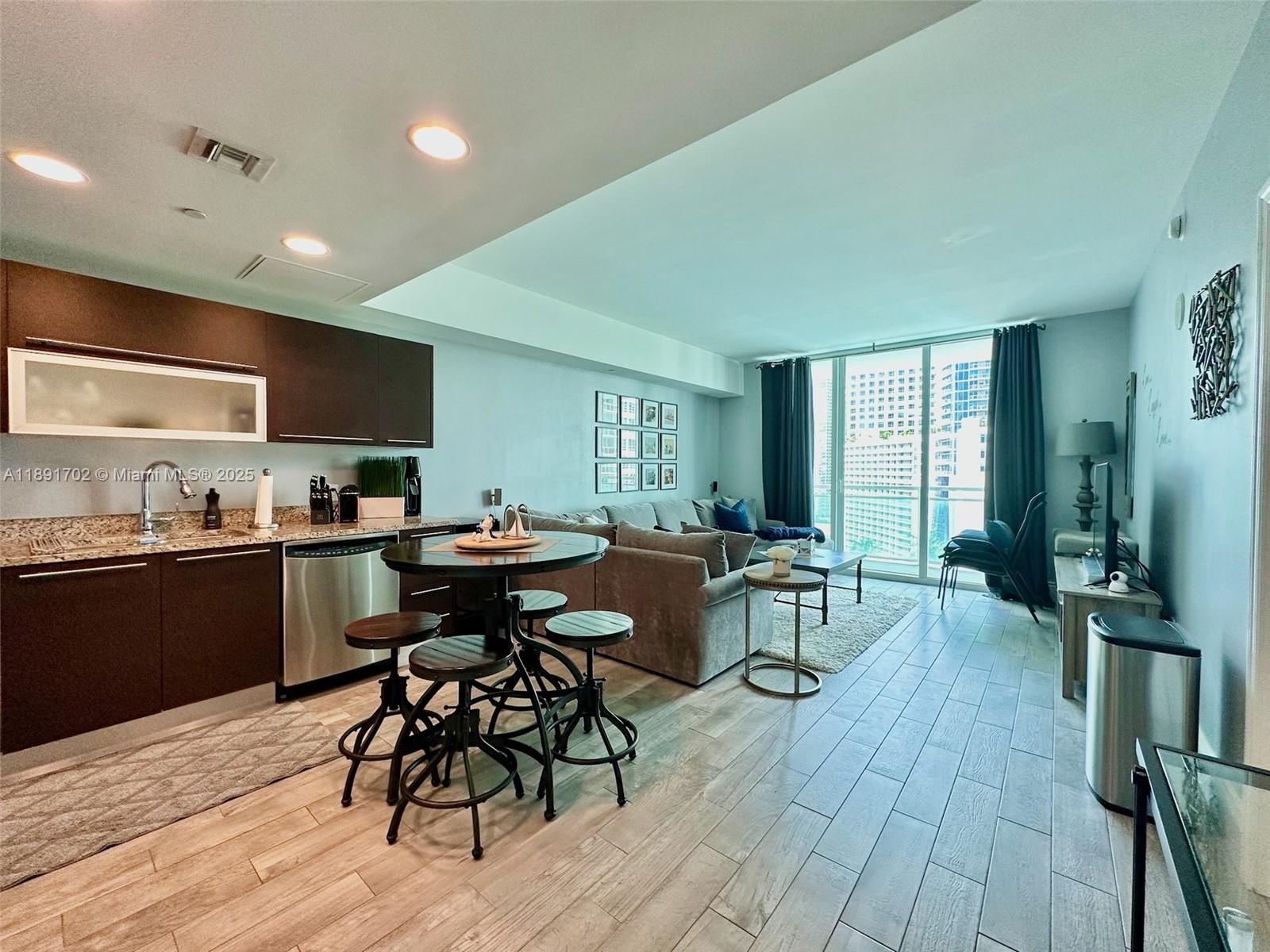 950 Brickell Bay Dr #1509, Miami FL 33131
