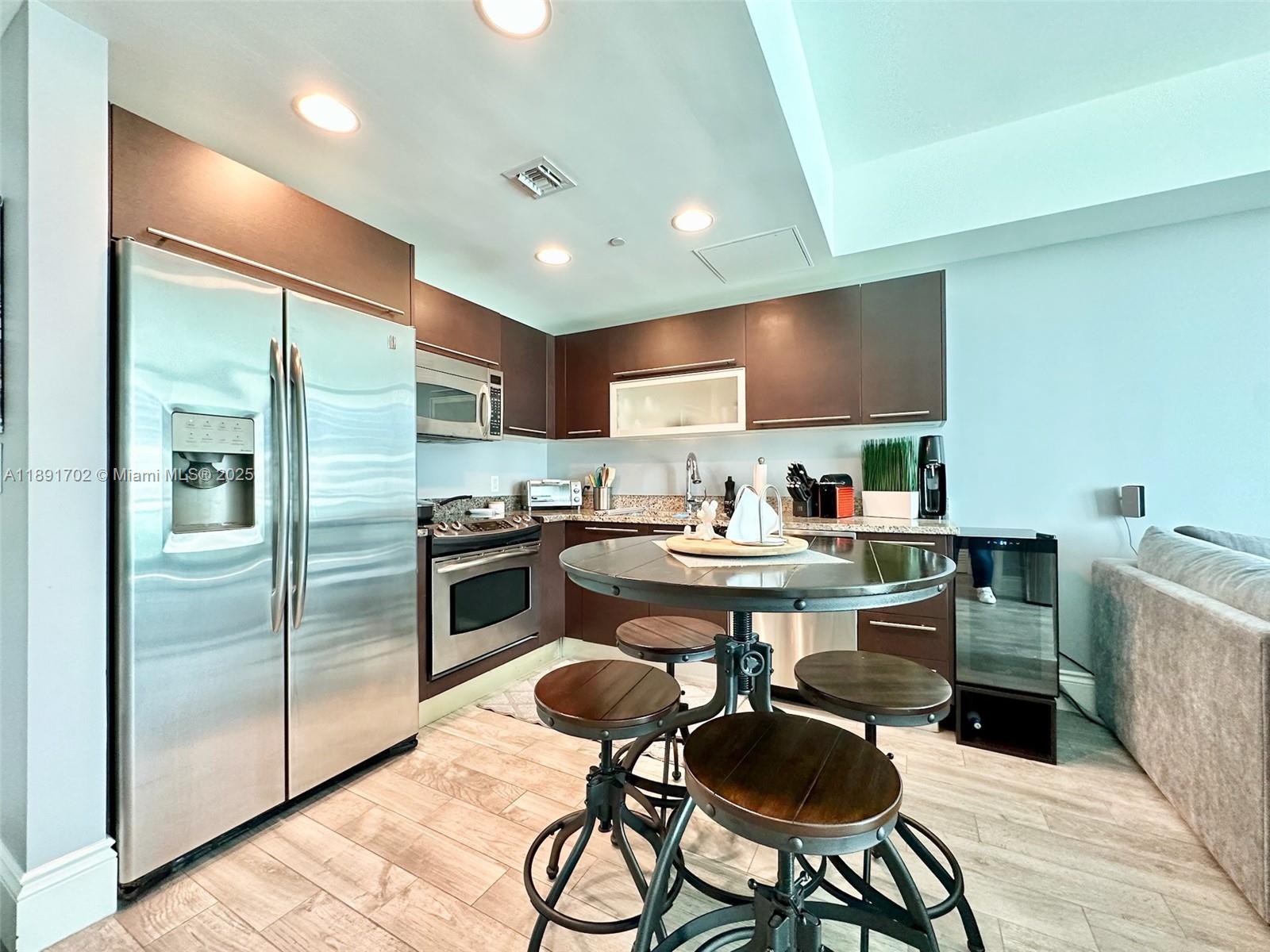950 Brickell Bay Dr #1509, Miami FL 33131