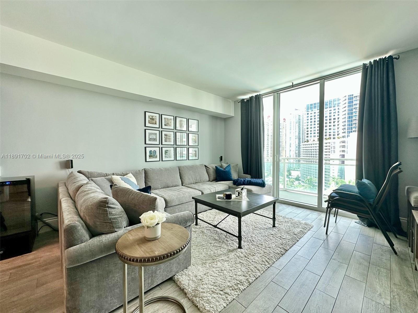 950 Brickell Bay Dr #1509, Miami FL 33131