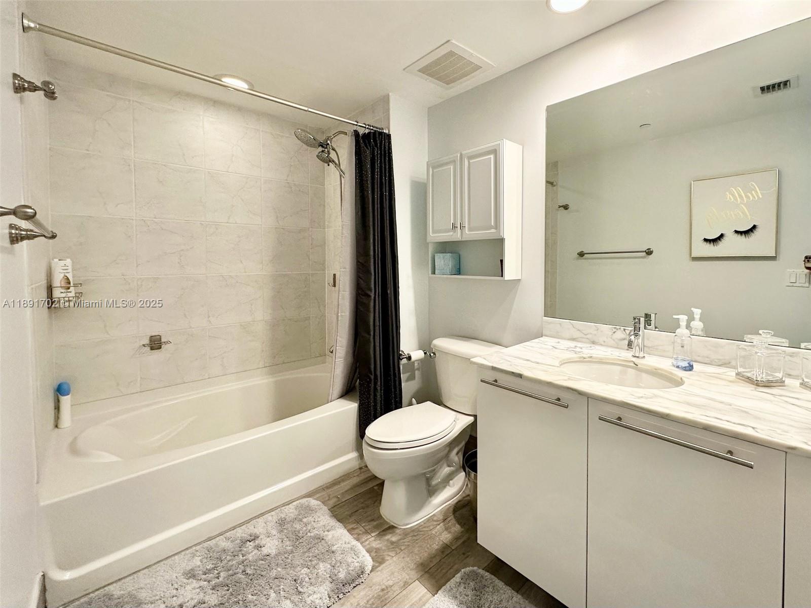 950 Brickell Bay Dr #1509, Miami FL 33131