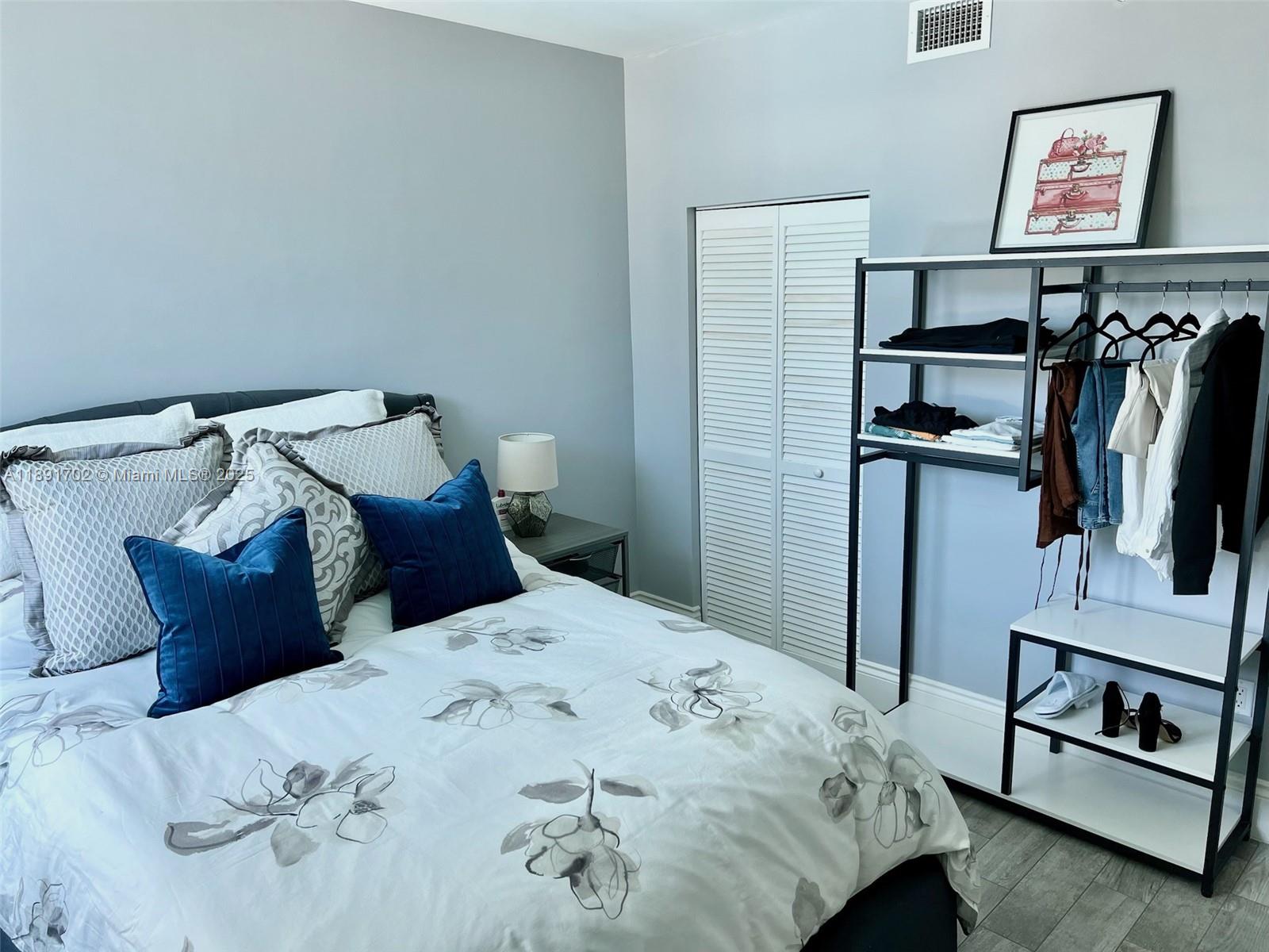 950 Brickell Bay Dr #1509, Miami FL 33131
