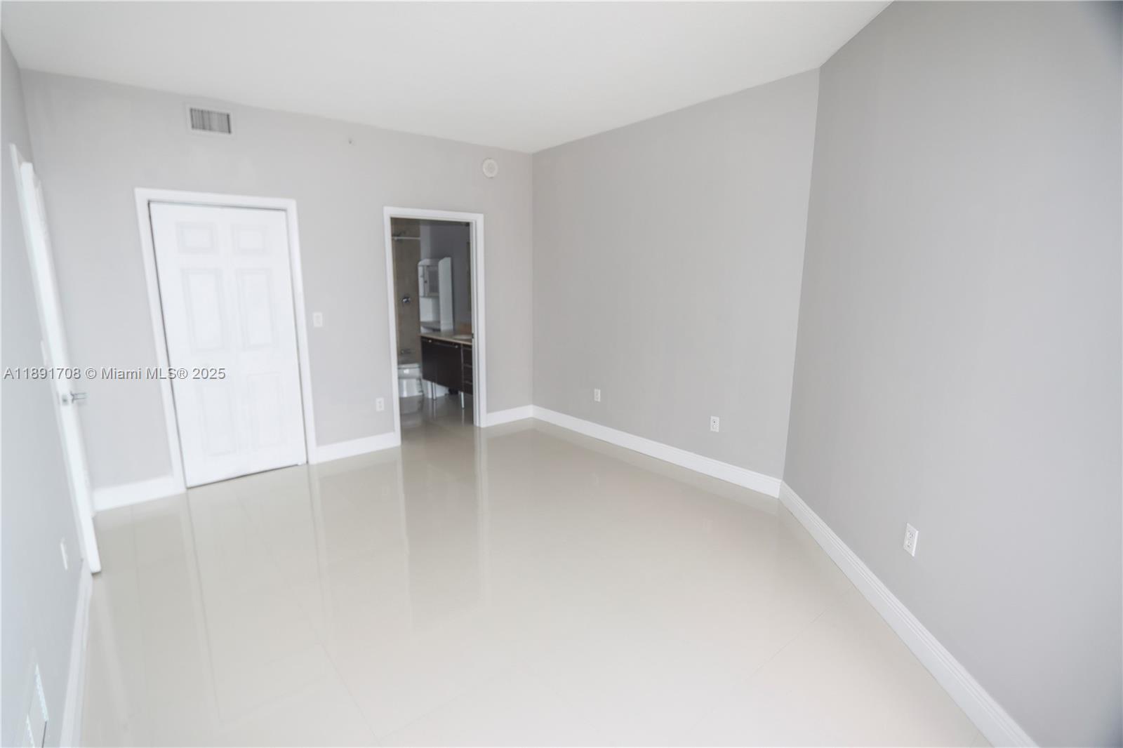 1900 N Bayshore Dr #2216, Miami FL 33132