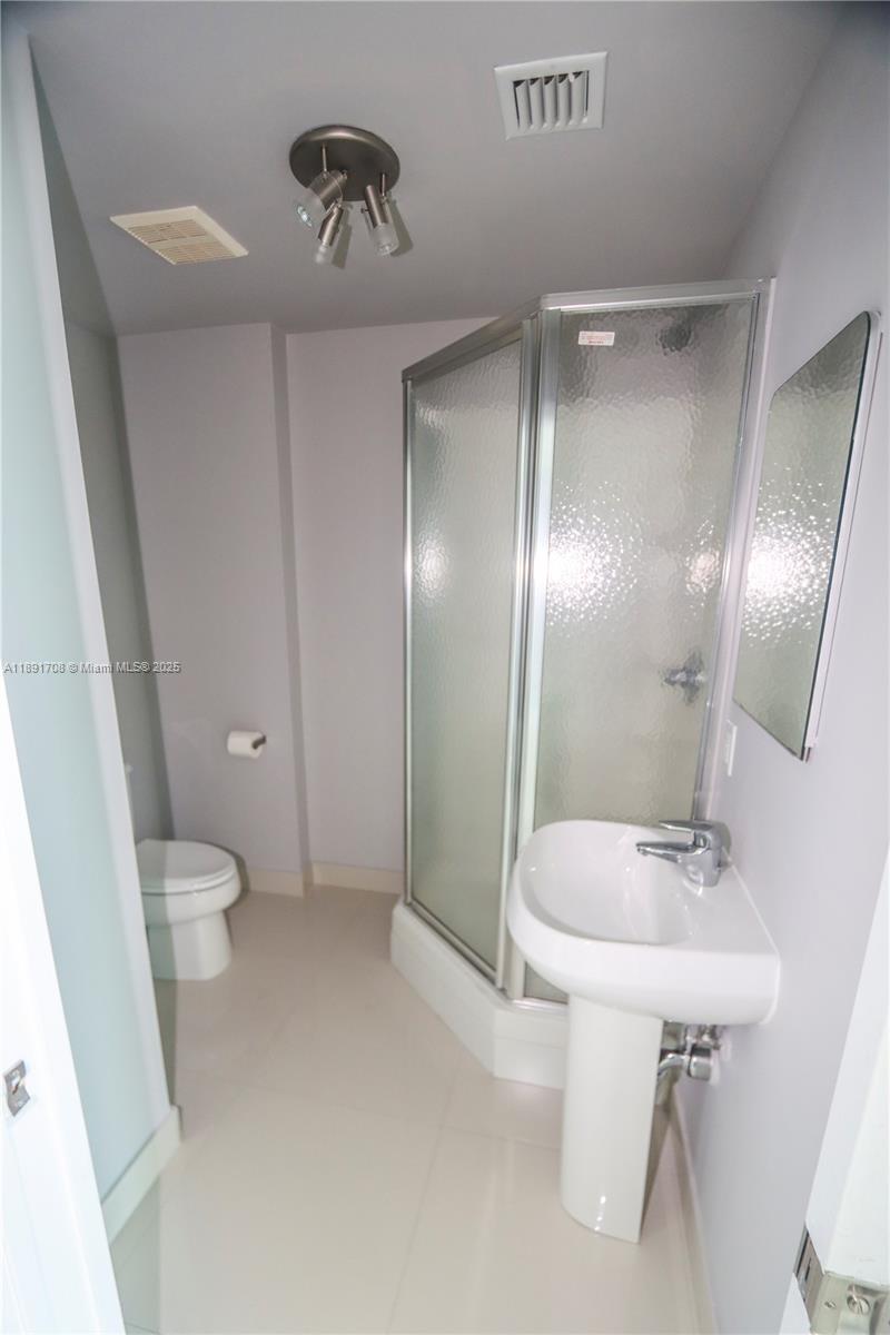 1900 N Bayshore Dr #2216, Miami FL 33132