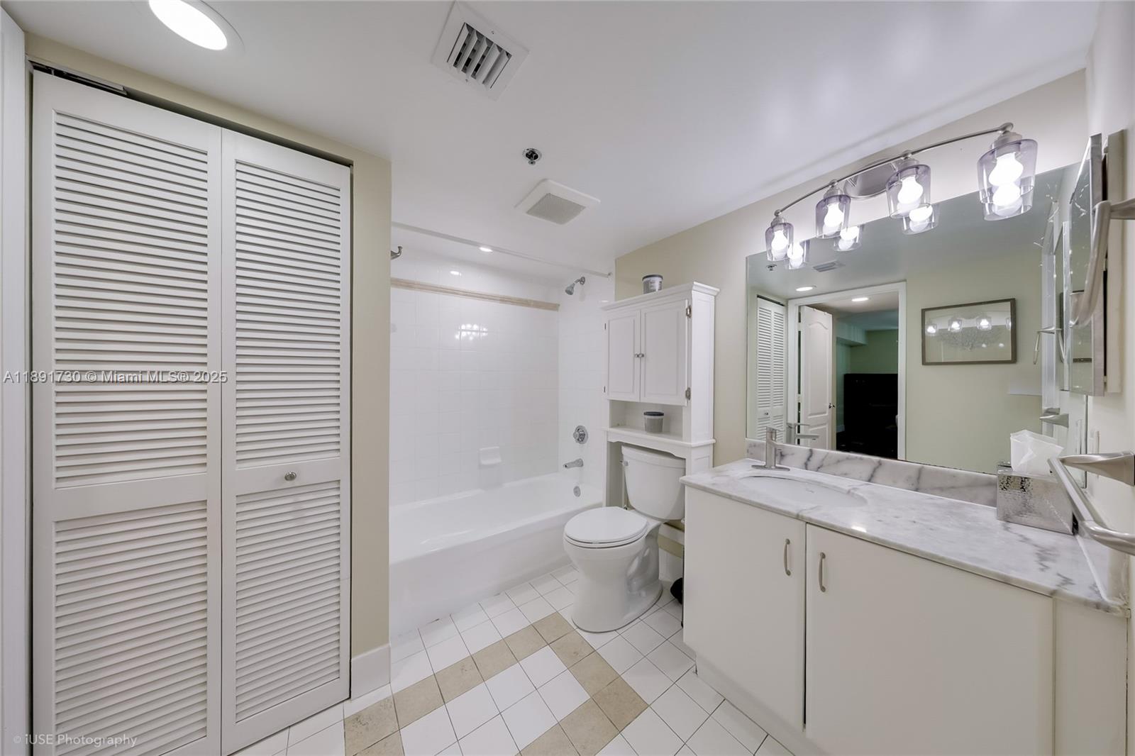 1200 Brickell Bay Dr #3506, Miami FL 33131