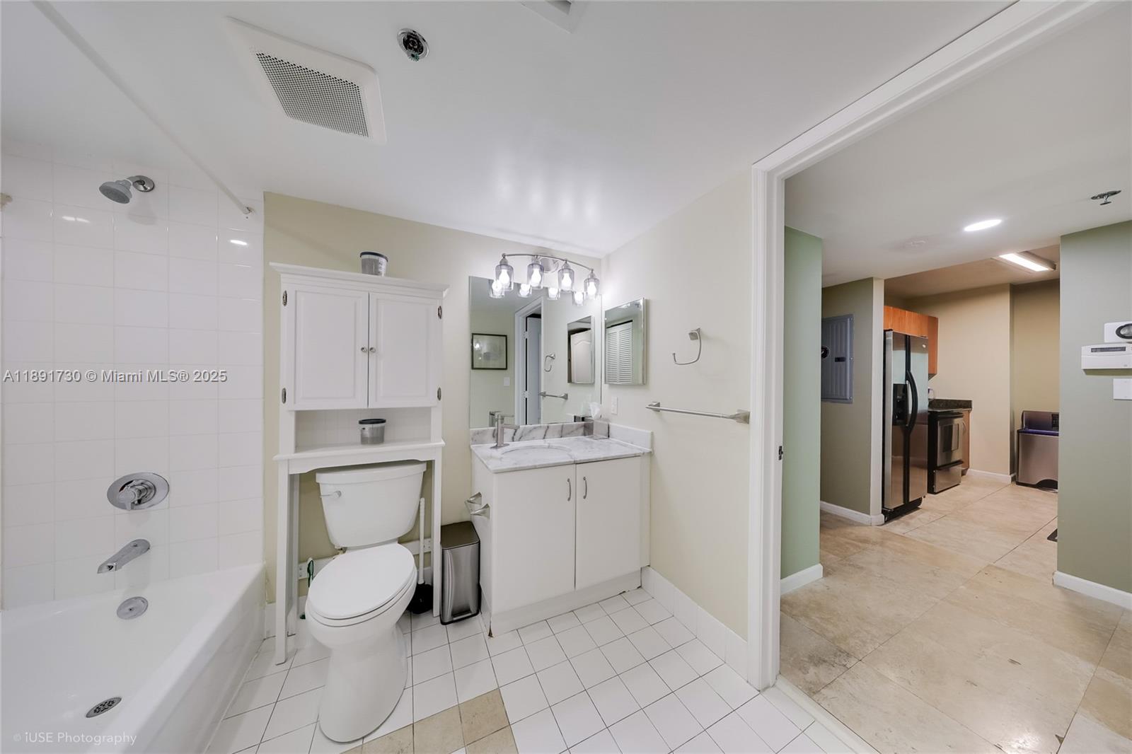1200 Brickell Bay Dr #3506, Miami FL 33131
