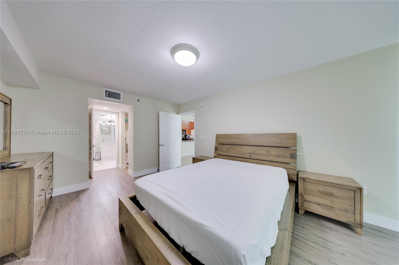 1200 Brickell Bay Dr #3506, Miami FL 33131