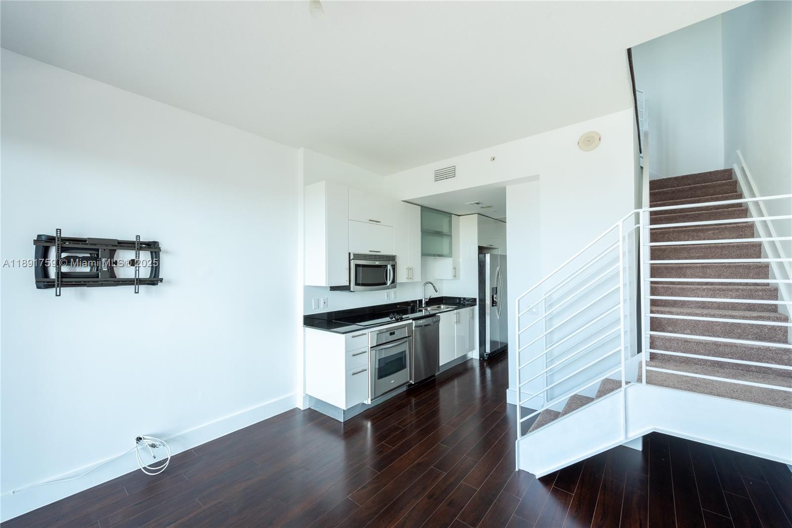 60 SW 13th St #2017, Miami FL 33130