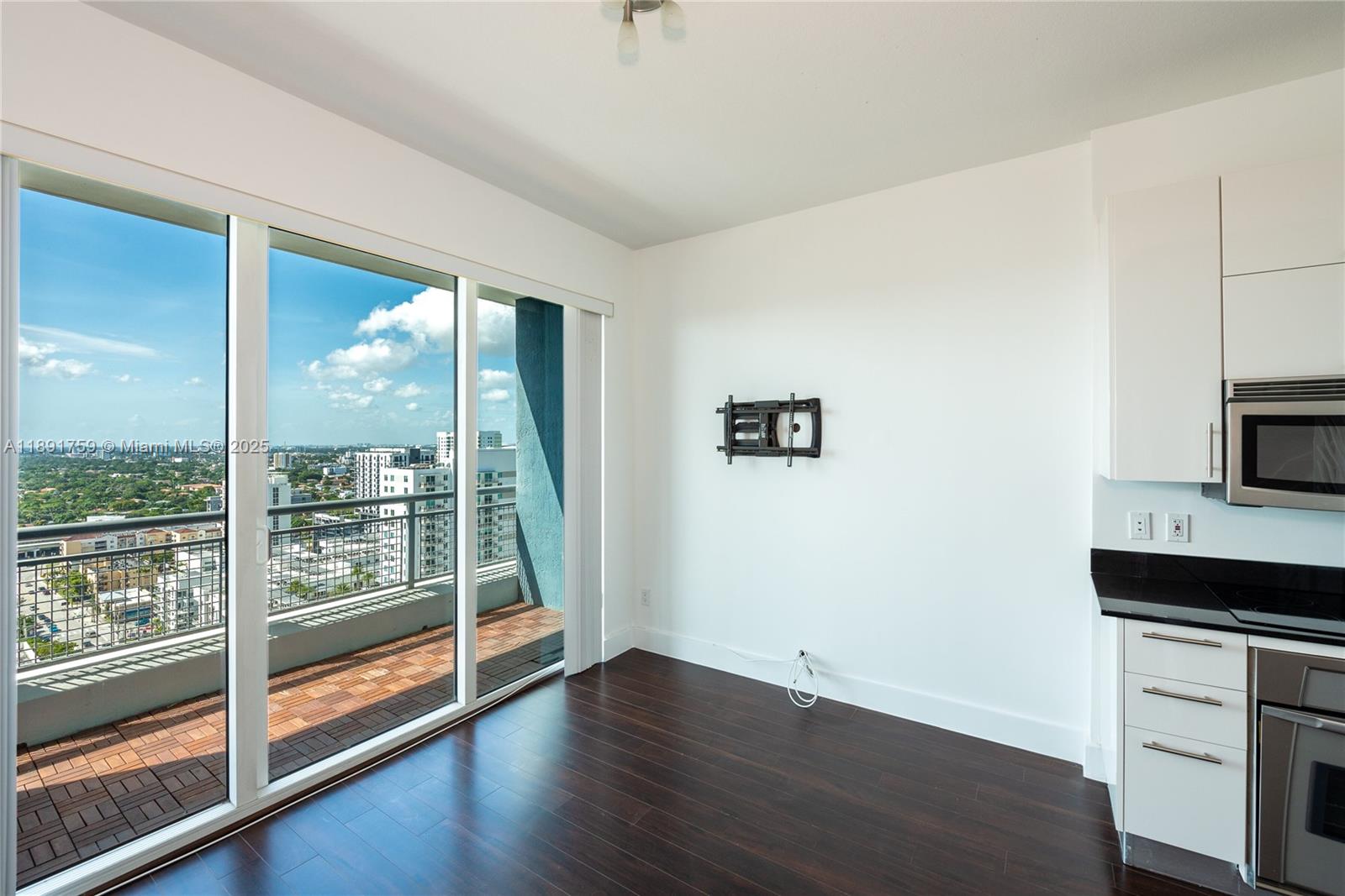 60 SW 13th St #2017, Miami FL 33130