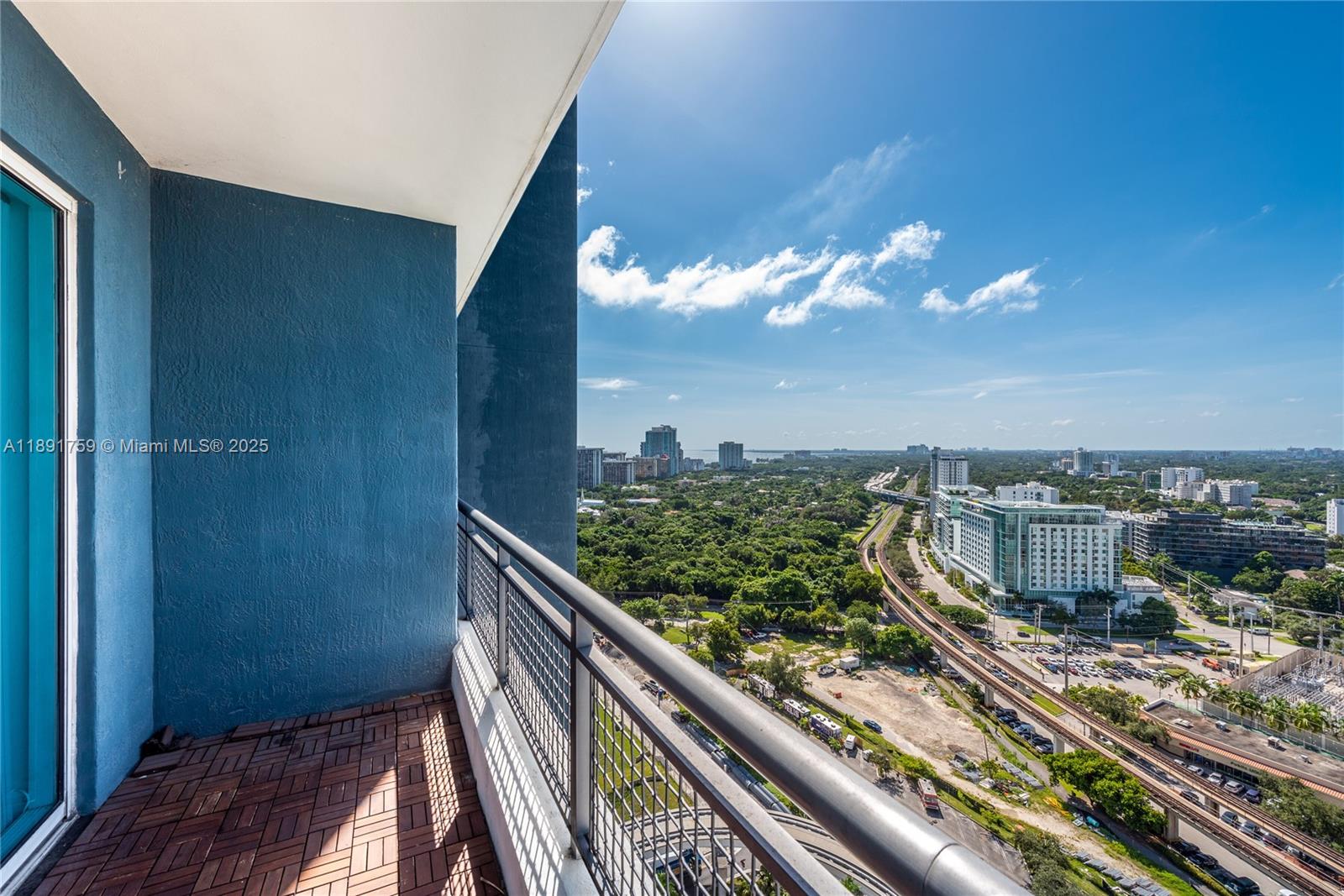60 SW 13th St #2017, Miami FL 33130