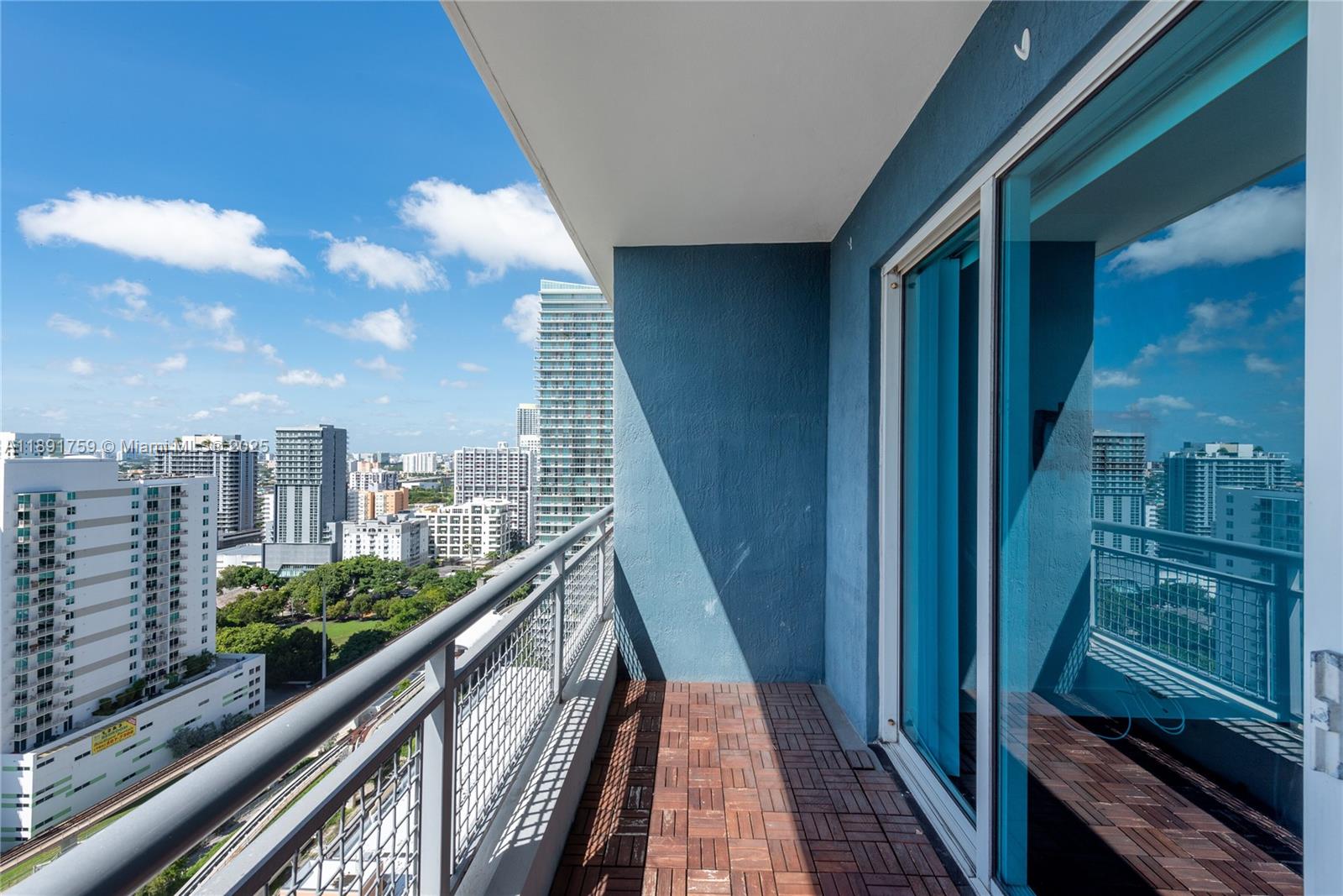 60 SW 13th St #2017, Miami FL 33130
