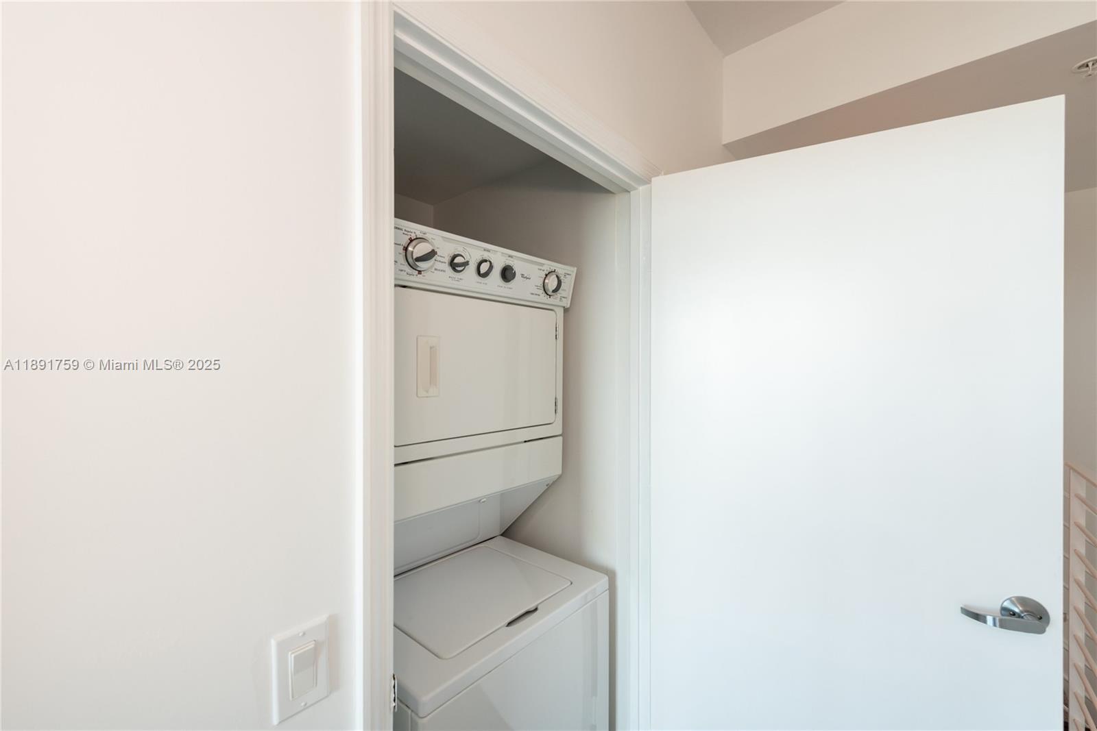 60 SW 13th St #2017, Miami FL 33130