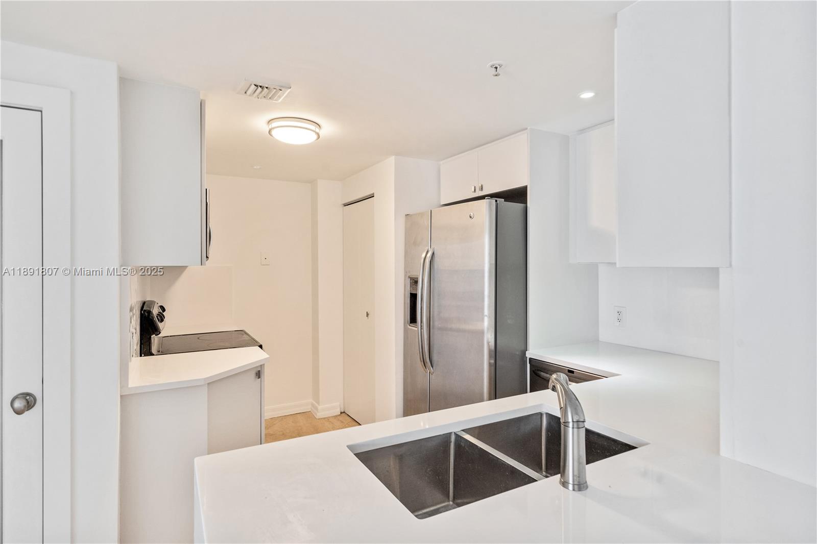 701 Brickell Key Blvd #1411, Miami FL 33131