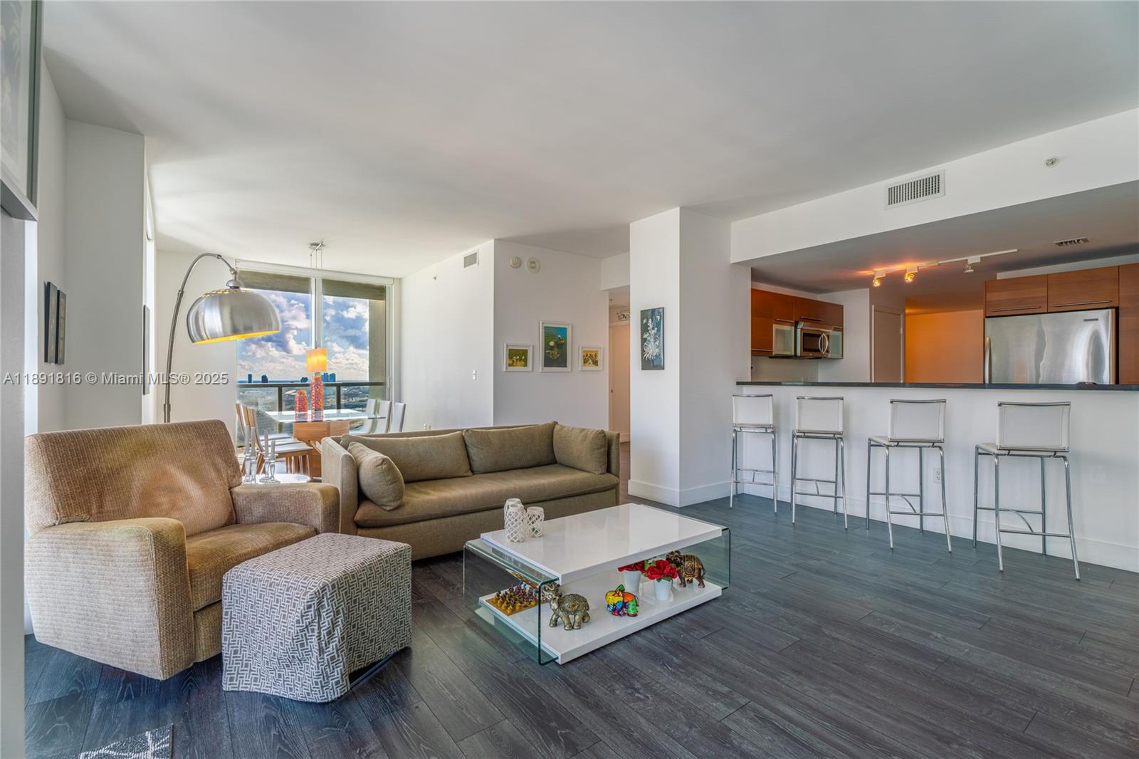253 NE 2nd St #3203, Miami FL 33132
