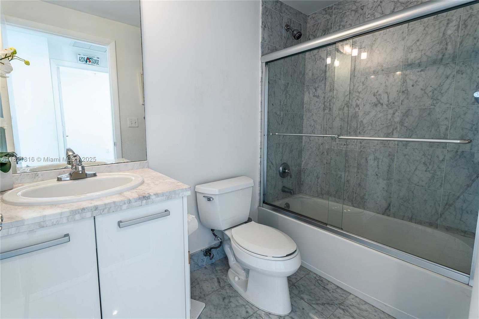 253 NE 2nd St #3203, Miami FL 33132