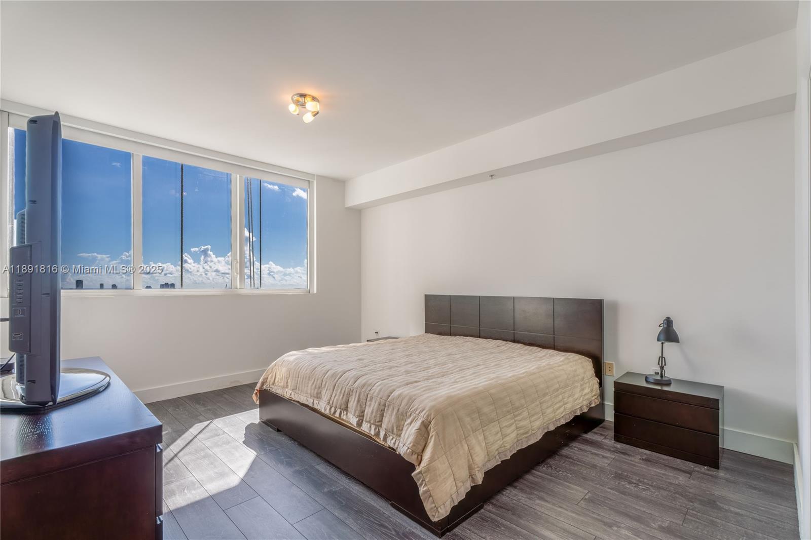 253 NE 2nd St #3203, Miami FL 33132