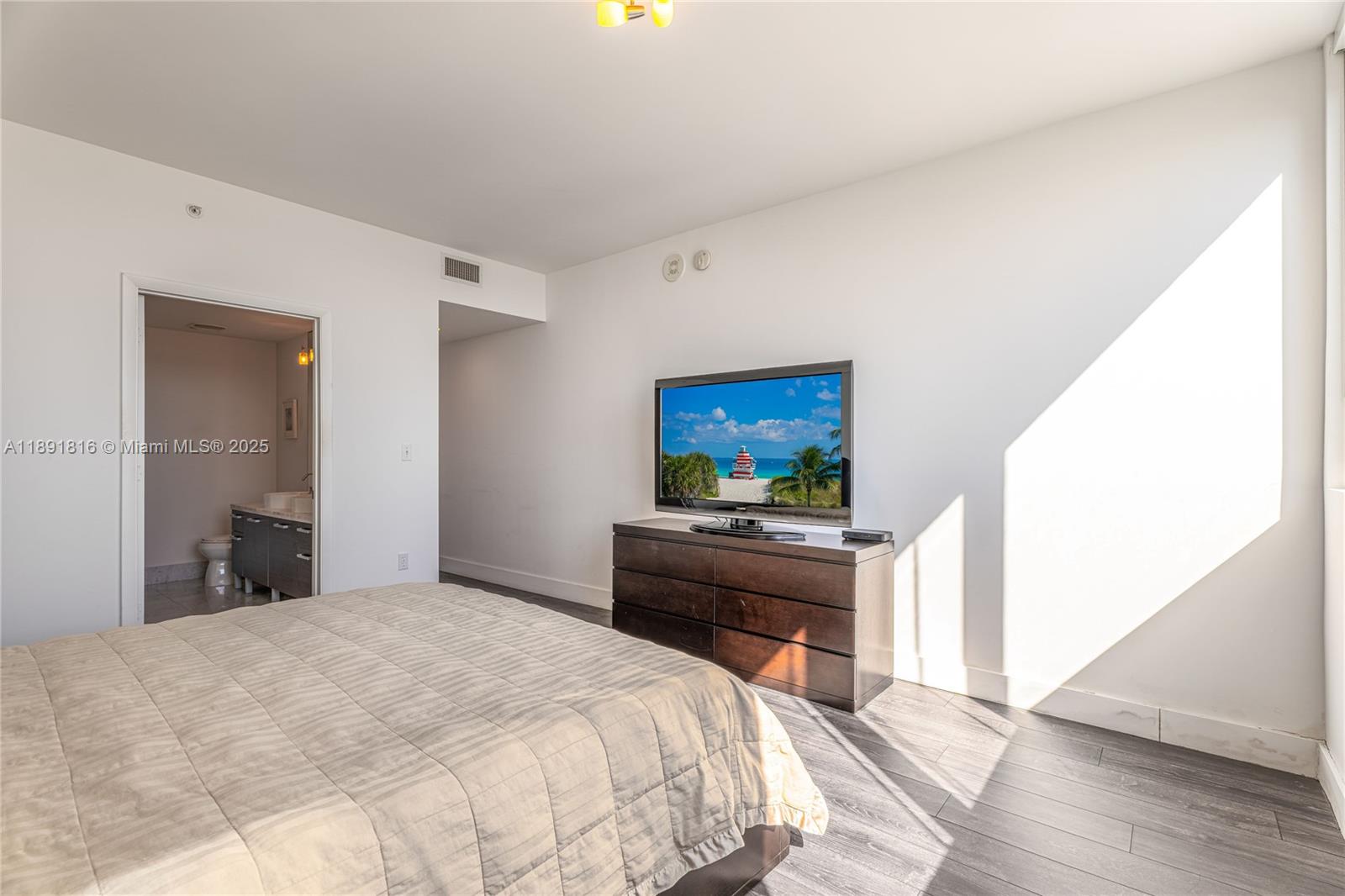 253 NE 2nd St #3203, Miami FL 33132