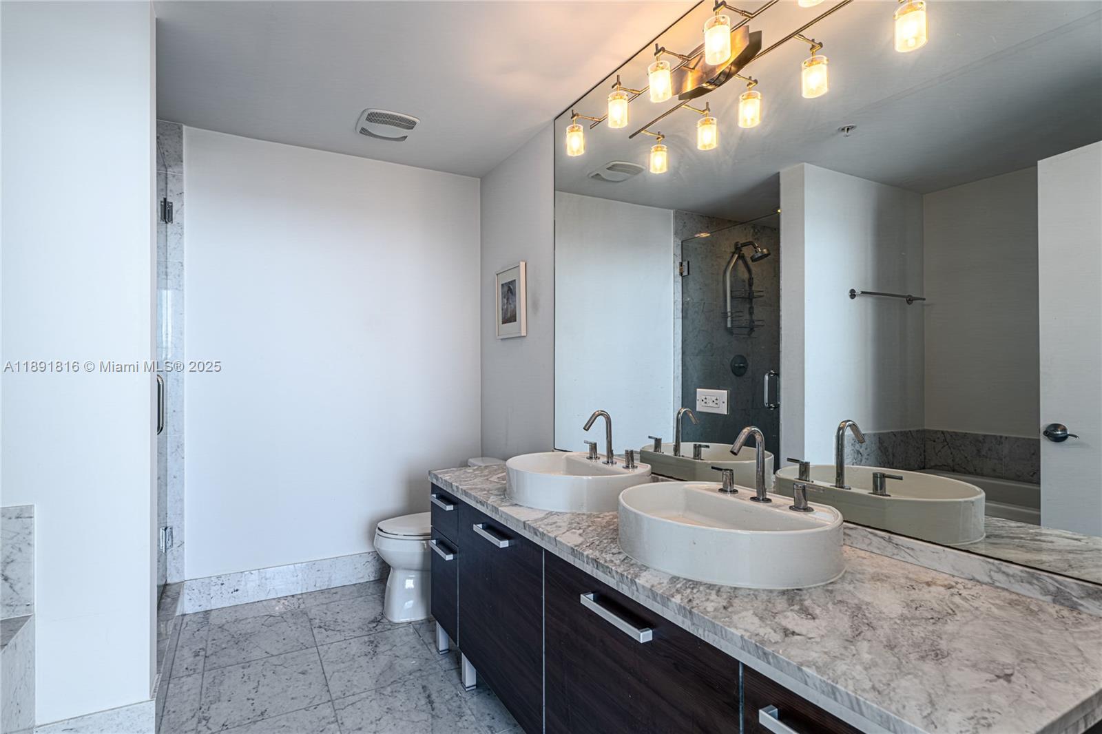 253 NE 2nd St #3203, Miami FL 33132
