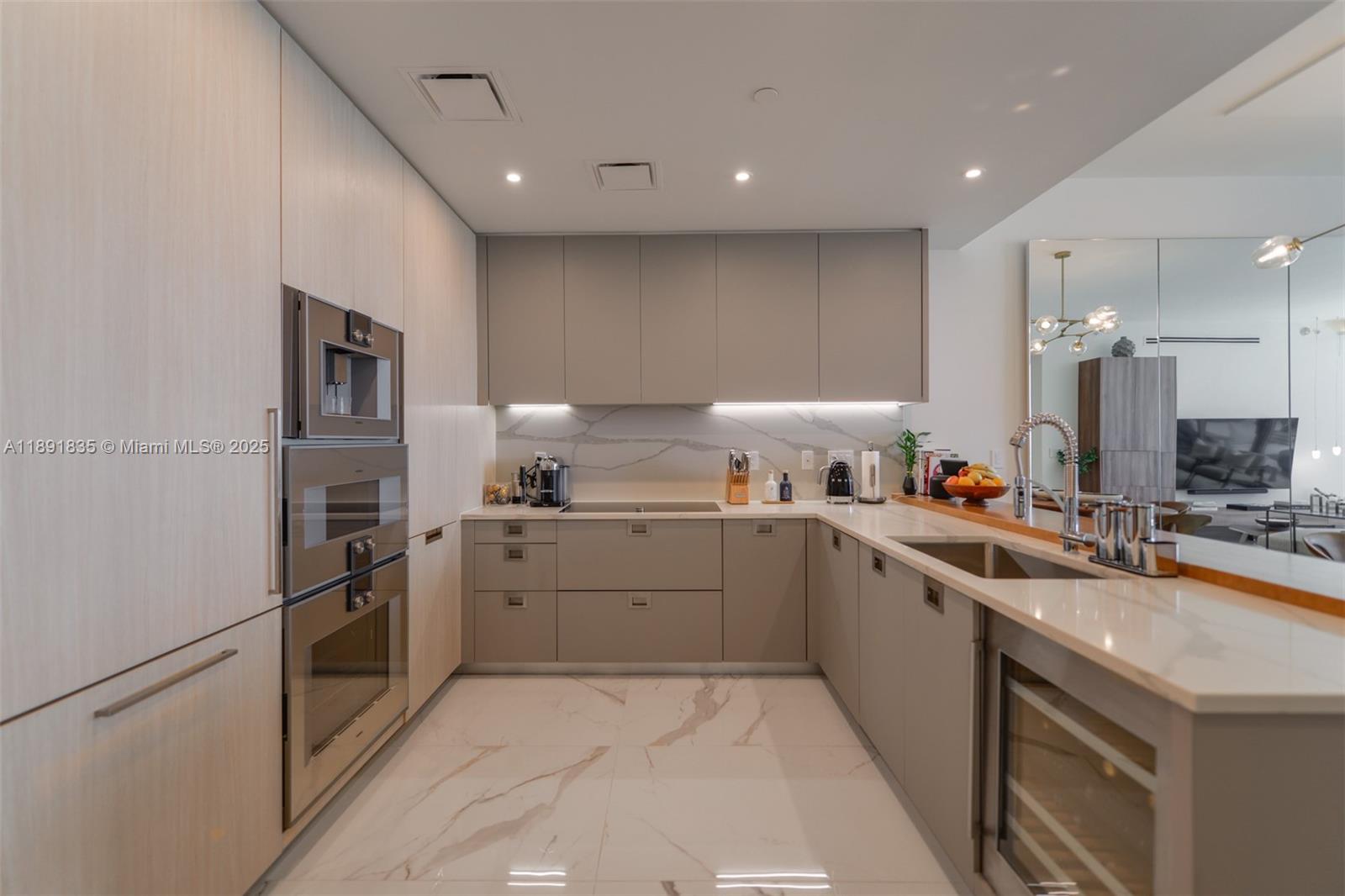 15701 Collins Ave #4203, Sunny Isles Beach FL 33160