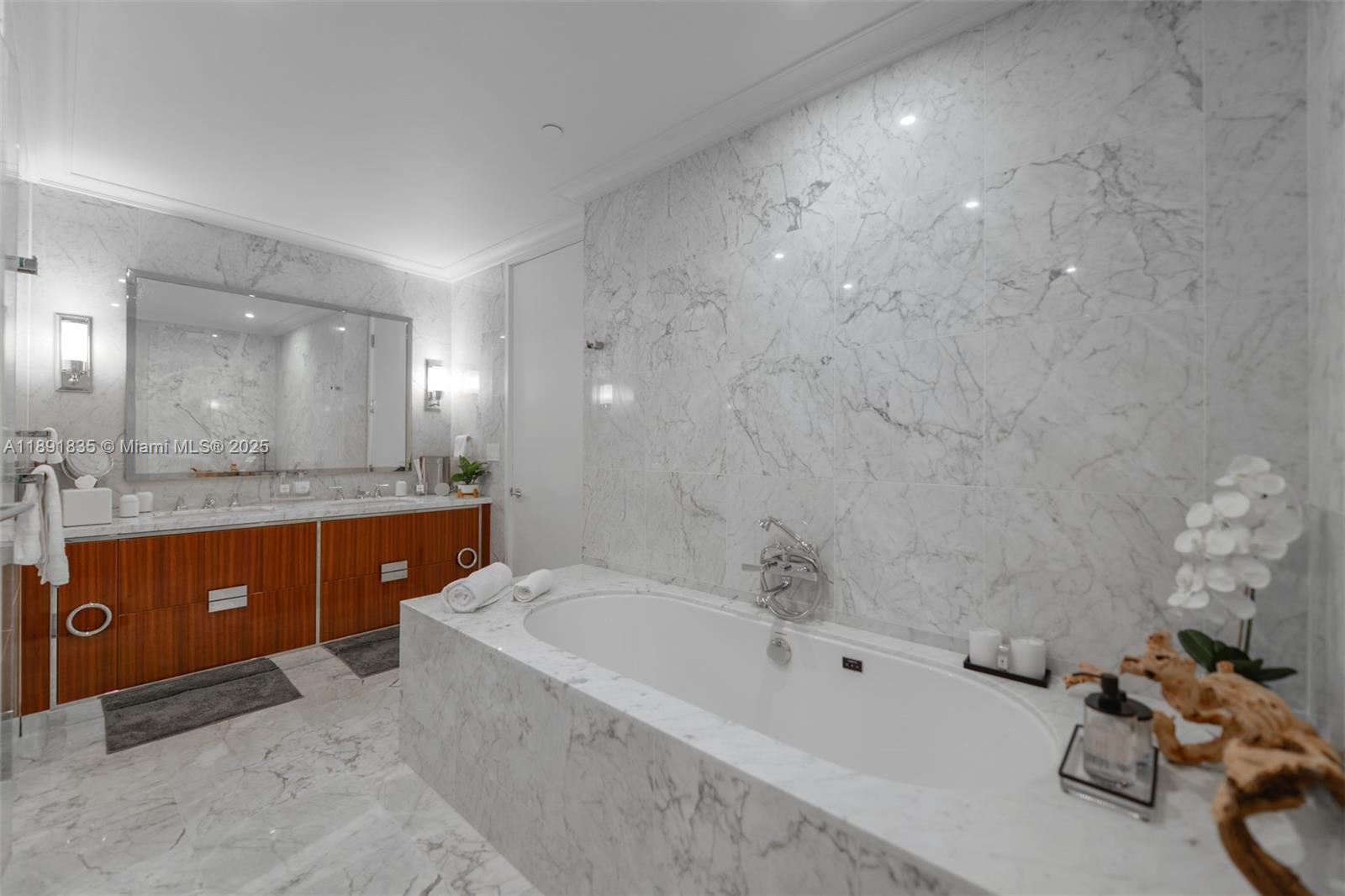 15701 Collins Ave #4203, Sunny Isles Beach FL 33160