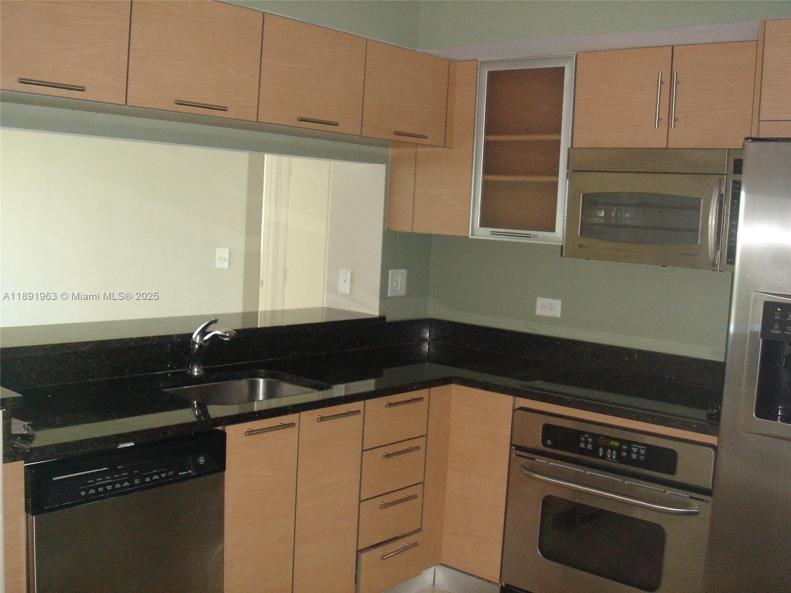 31 SE 5 ST #1210, Miami FL 33131
