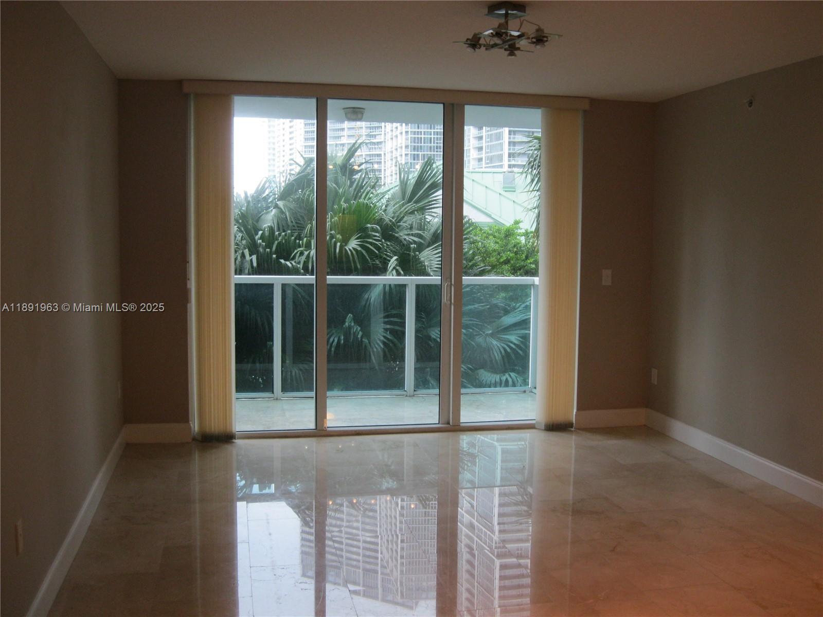 31 SE 5 ST #1210, Miami FL 33131