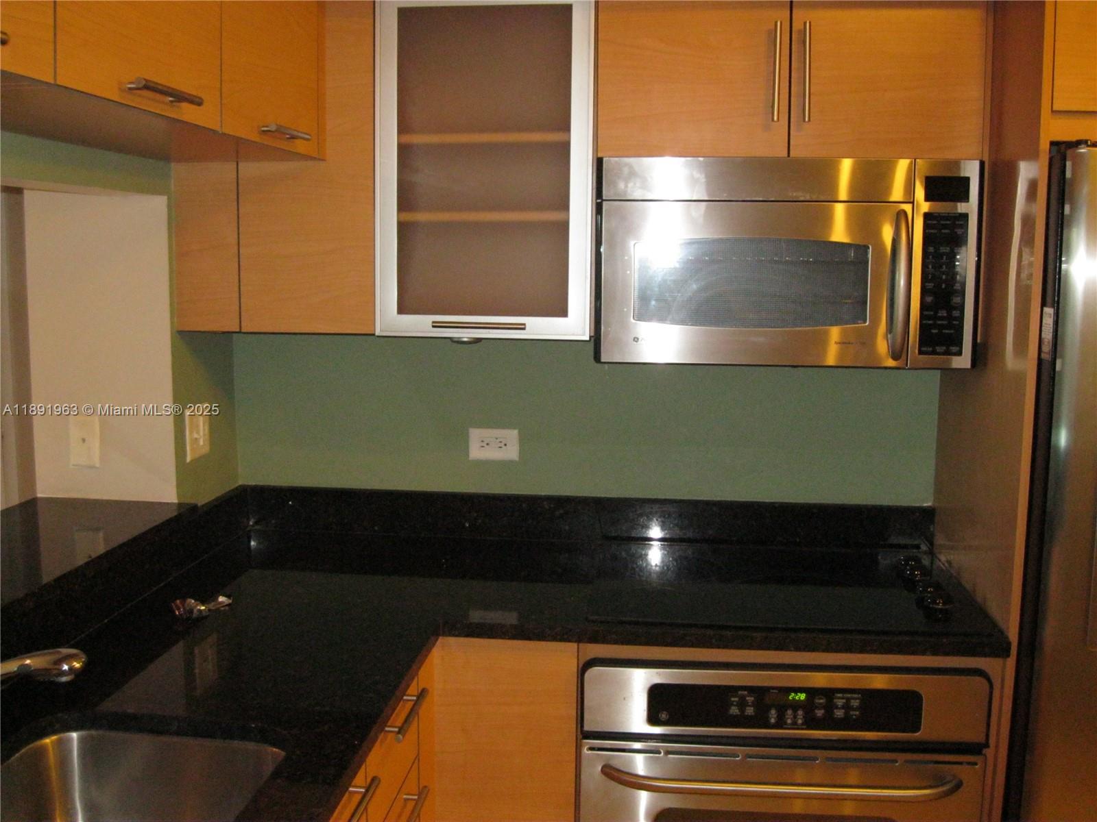 31 SE 5 ST #1210, Miami FL 33131
