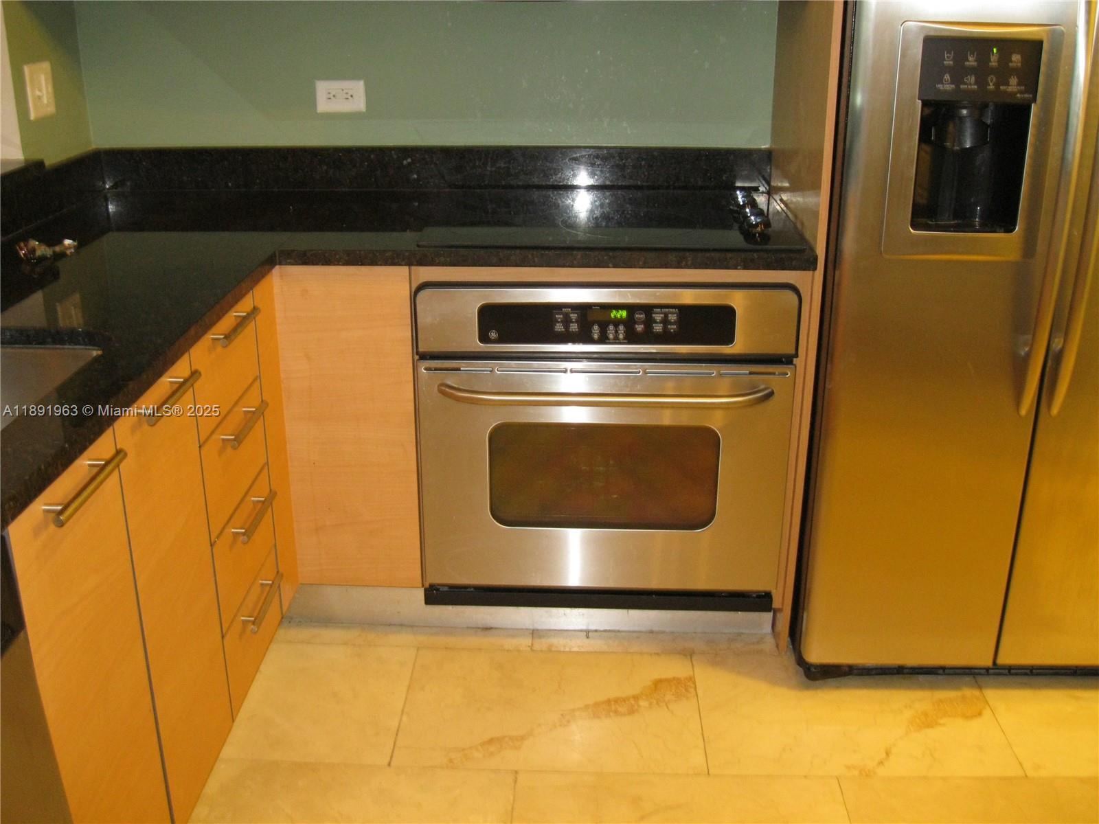 31 SE 5 ST #1210, Miami FL 33131