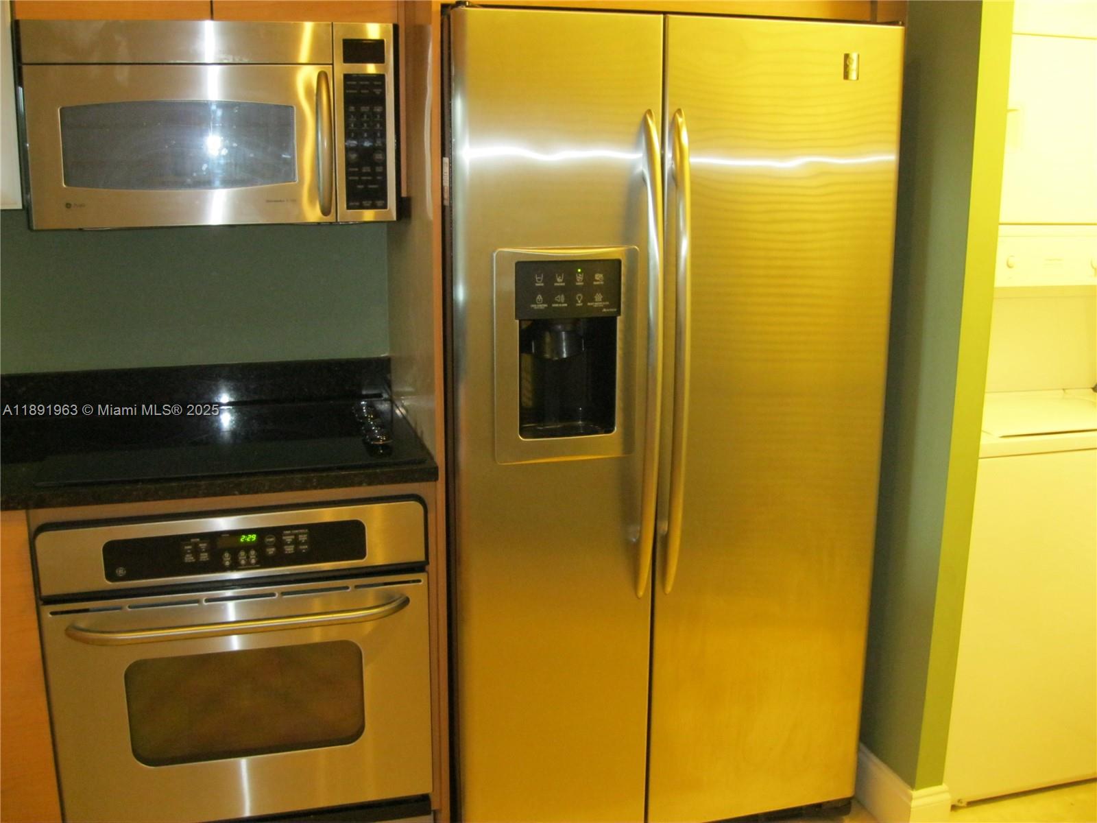 31 SE 5 ST #1210, Miami FL 33131