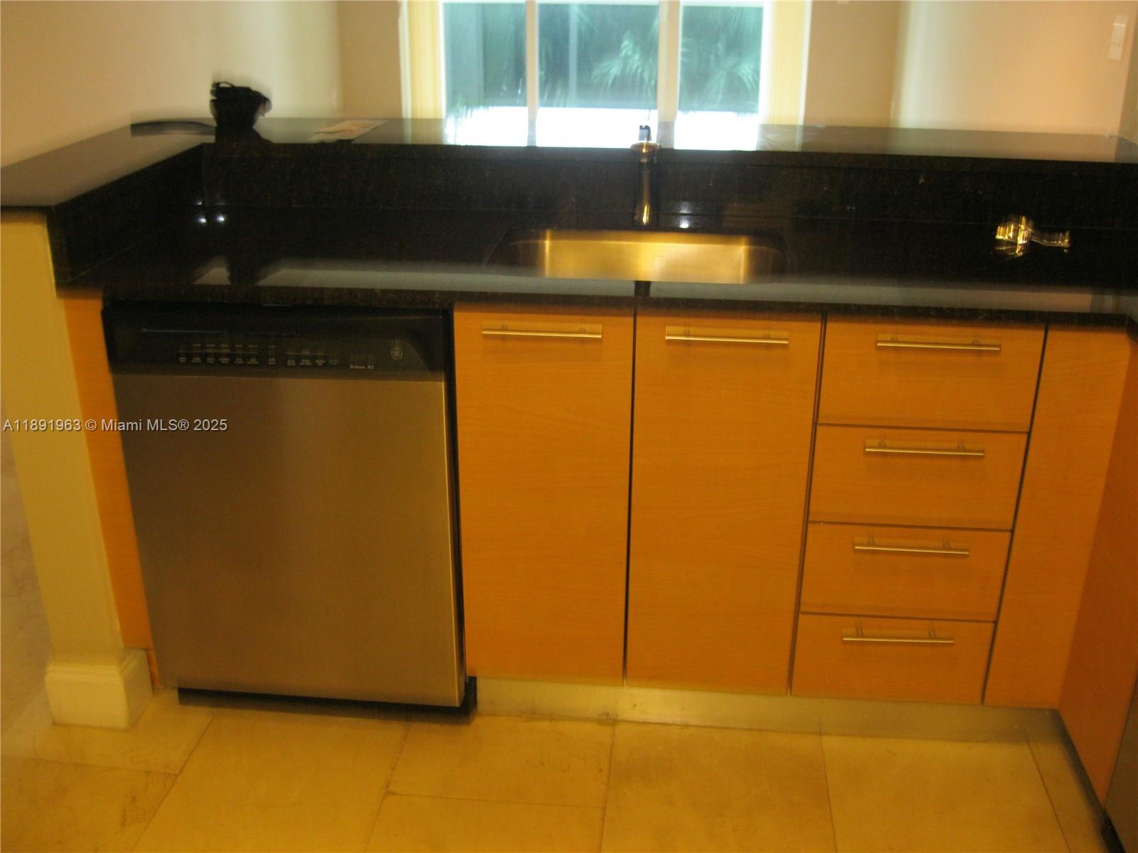 31 SE 5 ST #1210, Miami FL 33131