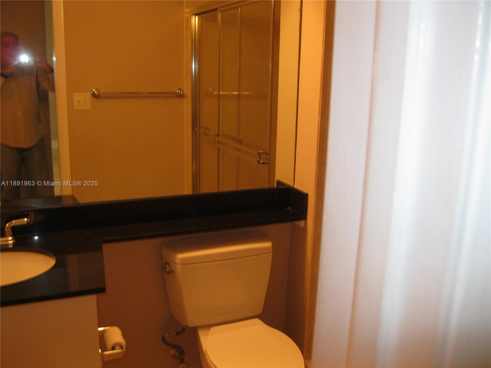 31 SE 5 ST #1210, Miami FL 33131