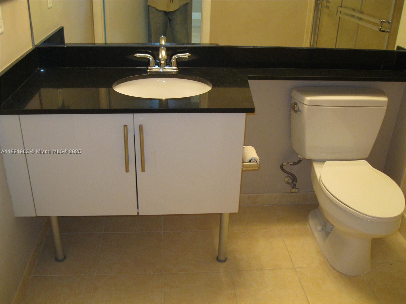 31 SE 5 ST #1210, Miami FL 33131